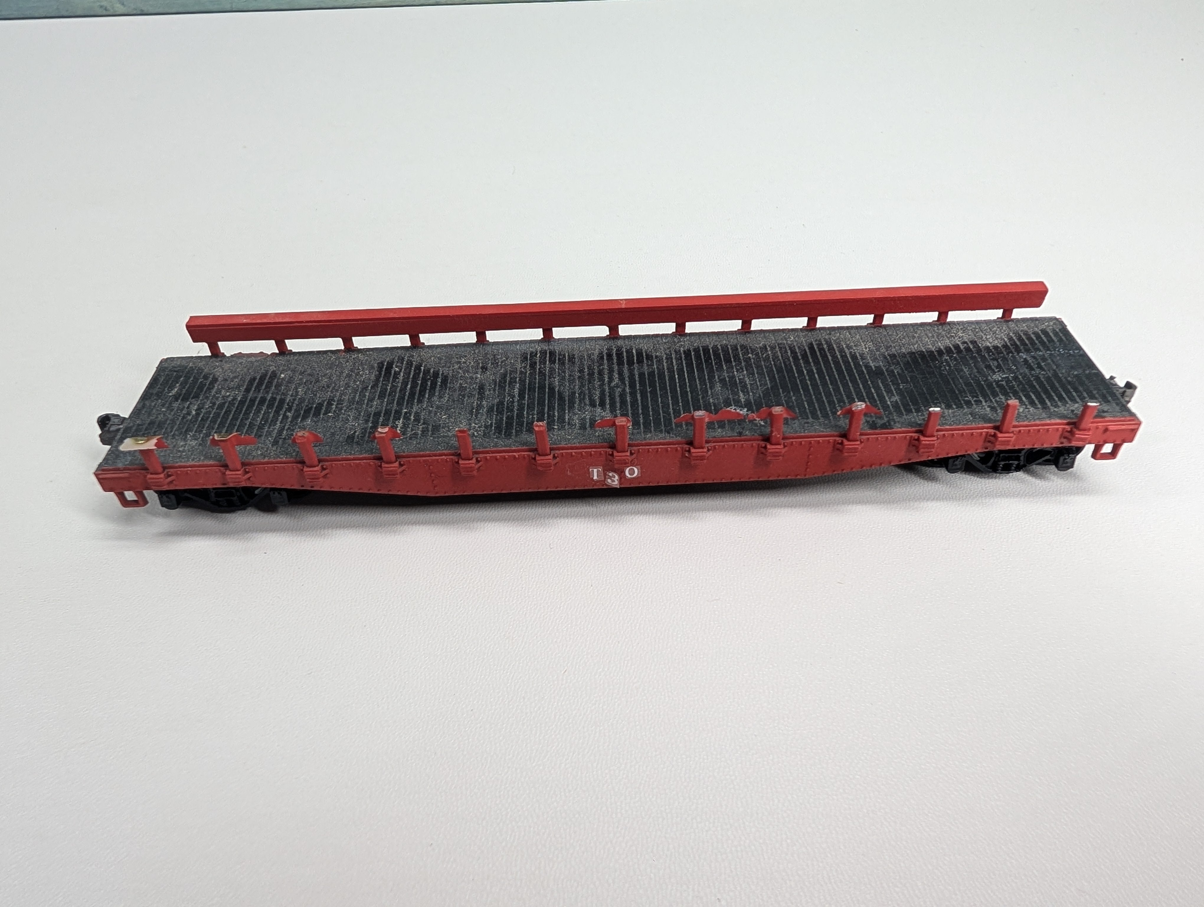 USED Athearn HO Scale Red 50' Flat Car w/ Stakes T30