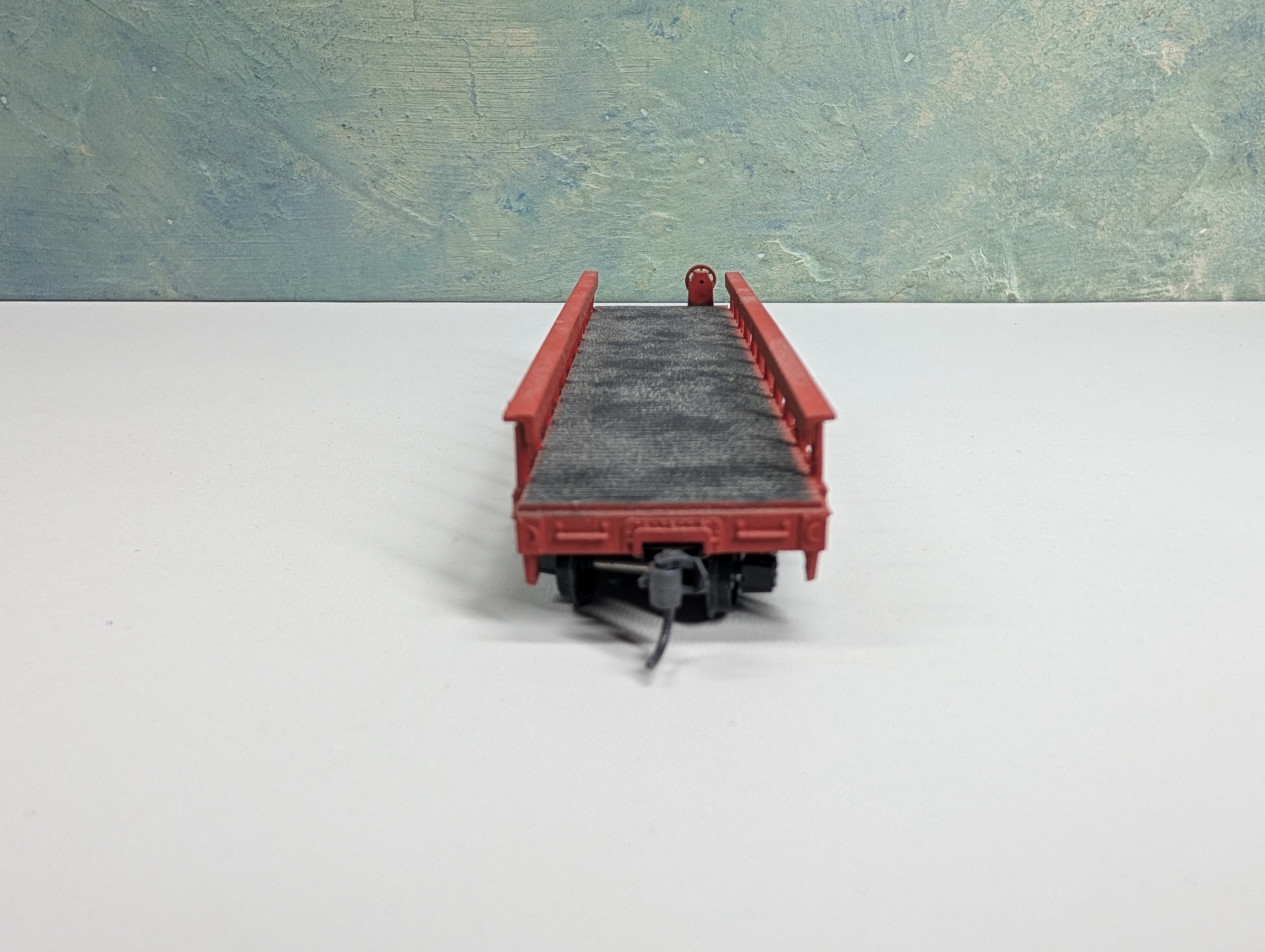 USED Athearn HO Scale Red 40' Flat Car w/ Stakes