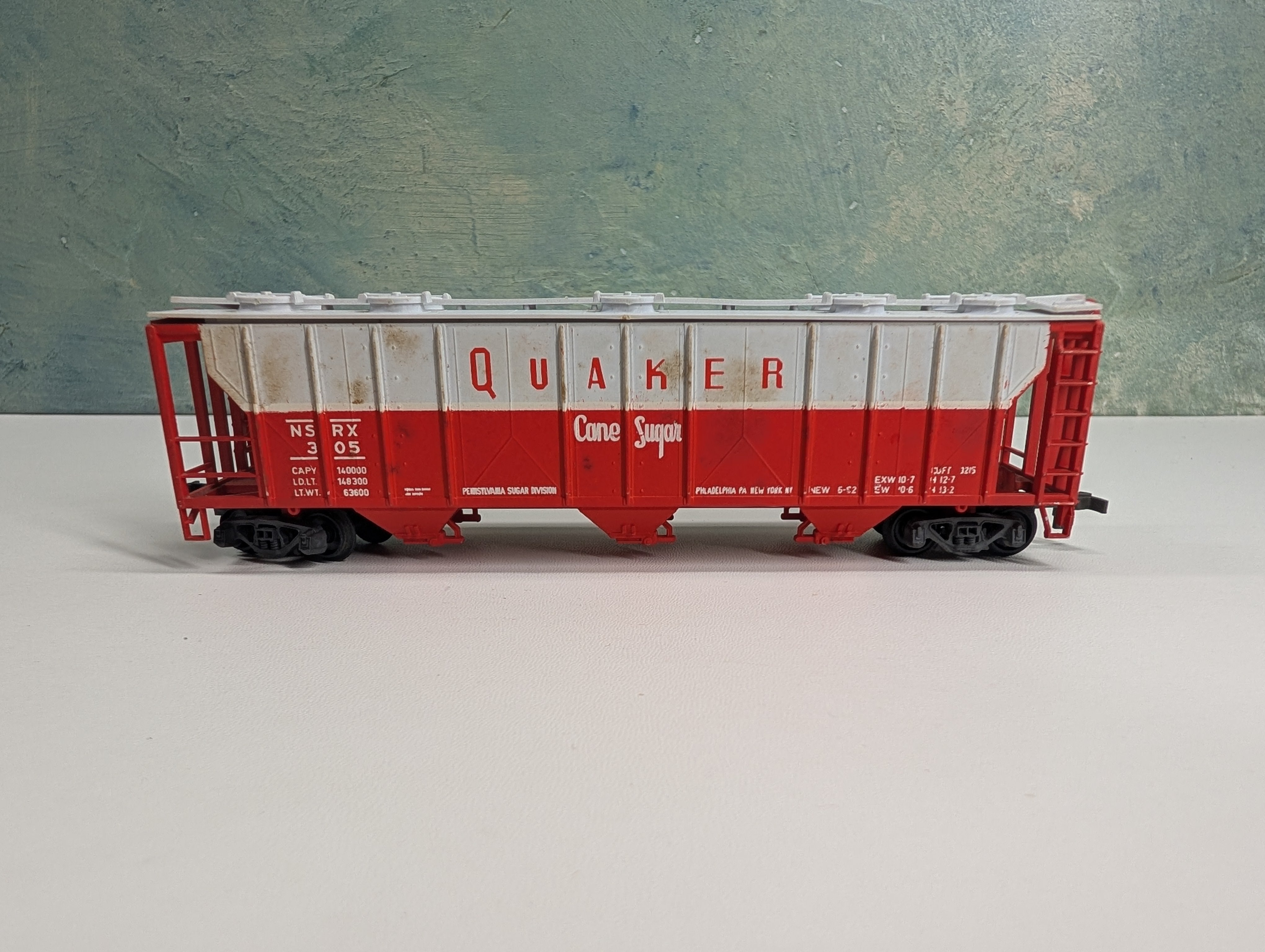 USED HO Scale 3 Bay Covered Hopper Quaker Cane Sugar NSRX #305