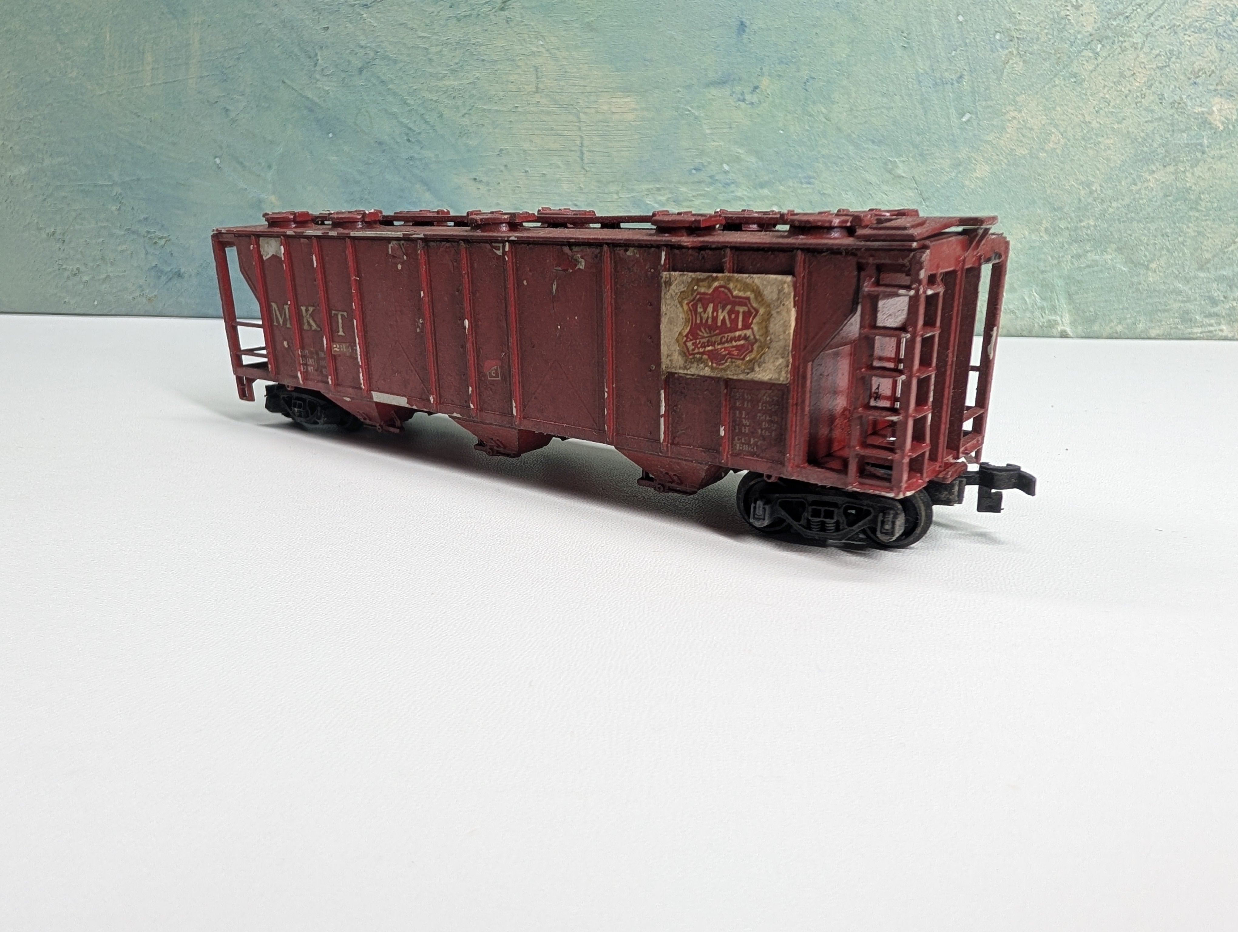 USED HO Scale 3 Bay Covered Hopper MKT #2345 Rough Decals