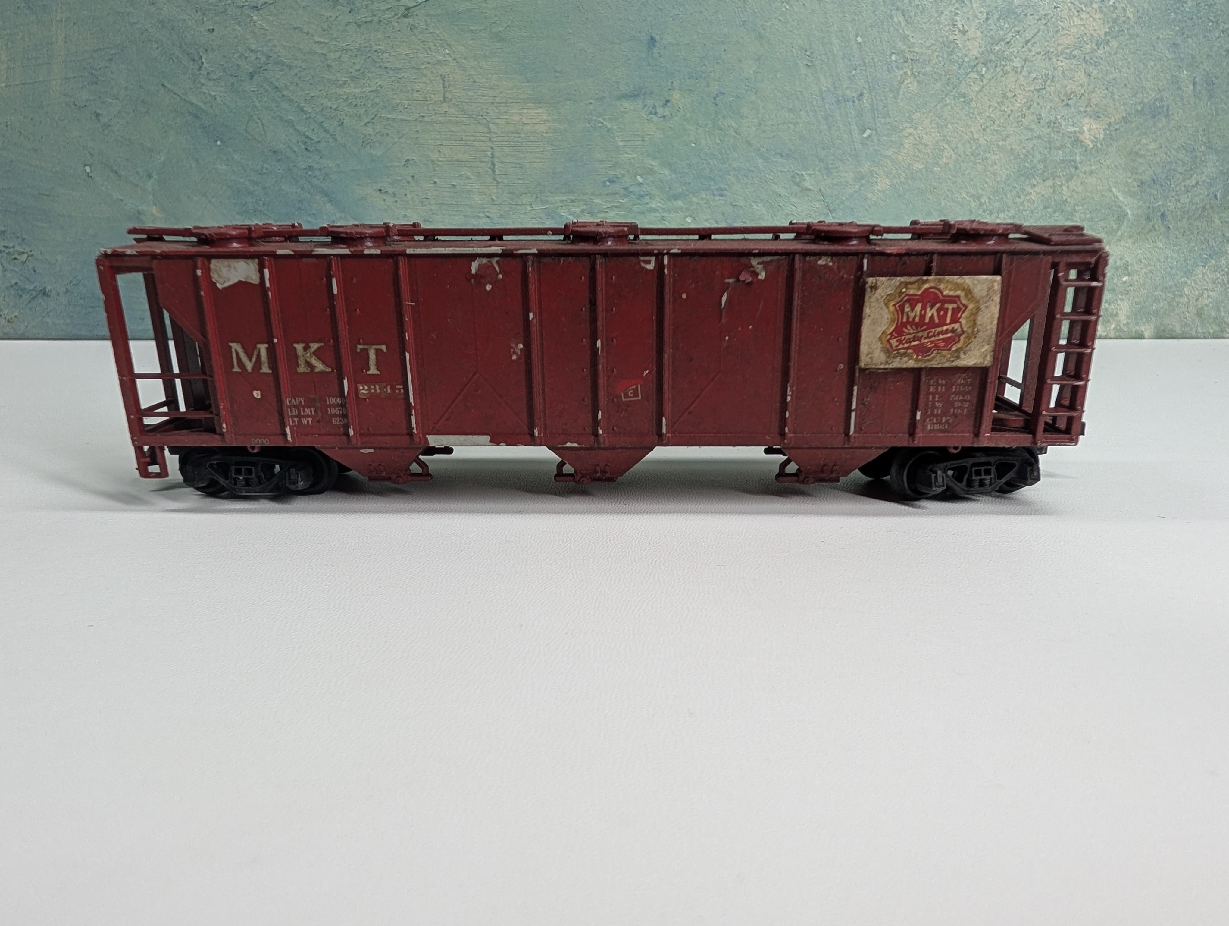 USED HO Scale 3 Bay Covered Hopper MKT #2345 Rough Decals