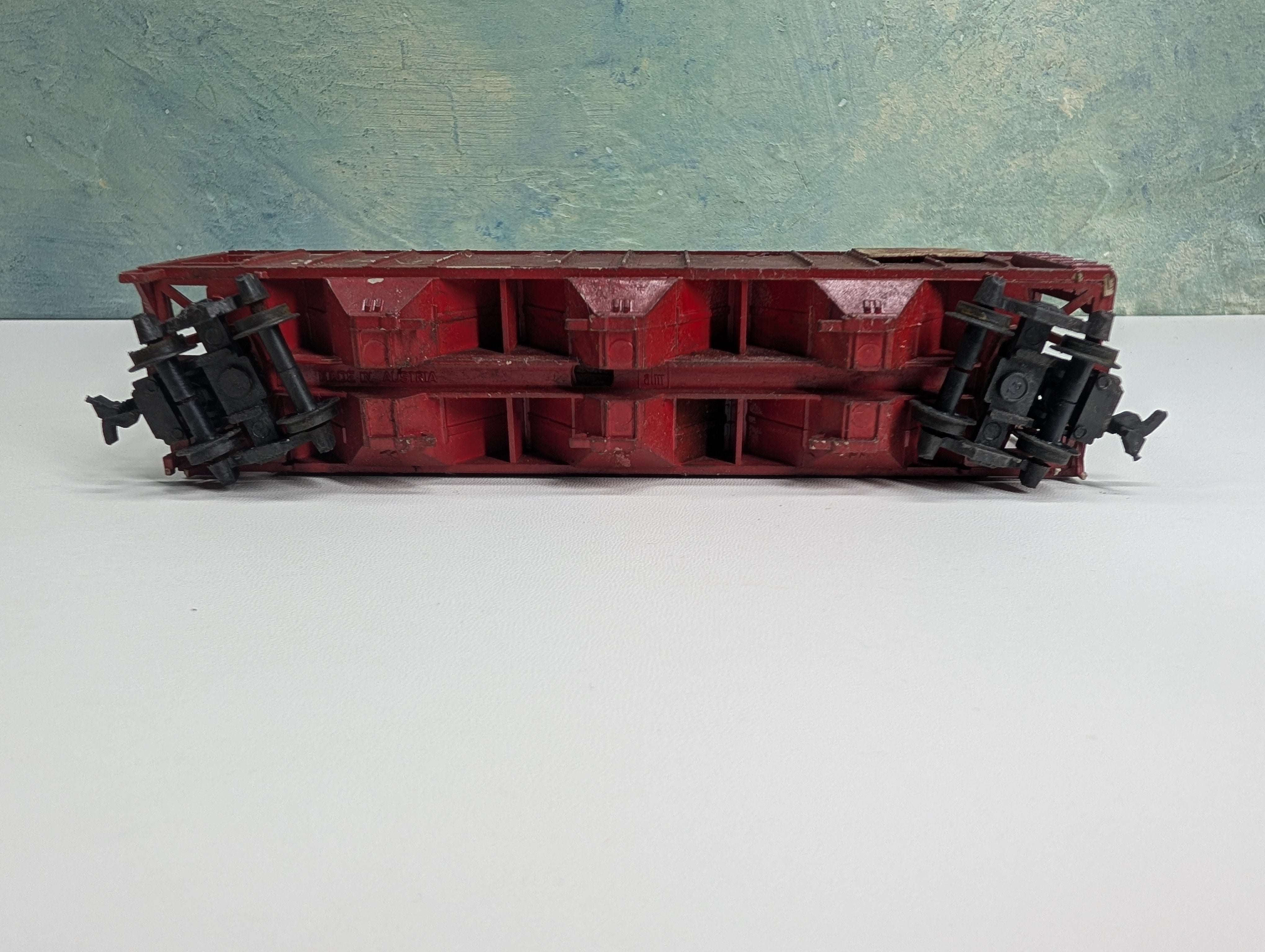 USED HO Scale 3 Bay Covered Hopper MKT #2345 Rough Decals