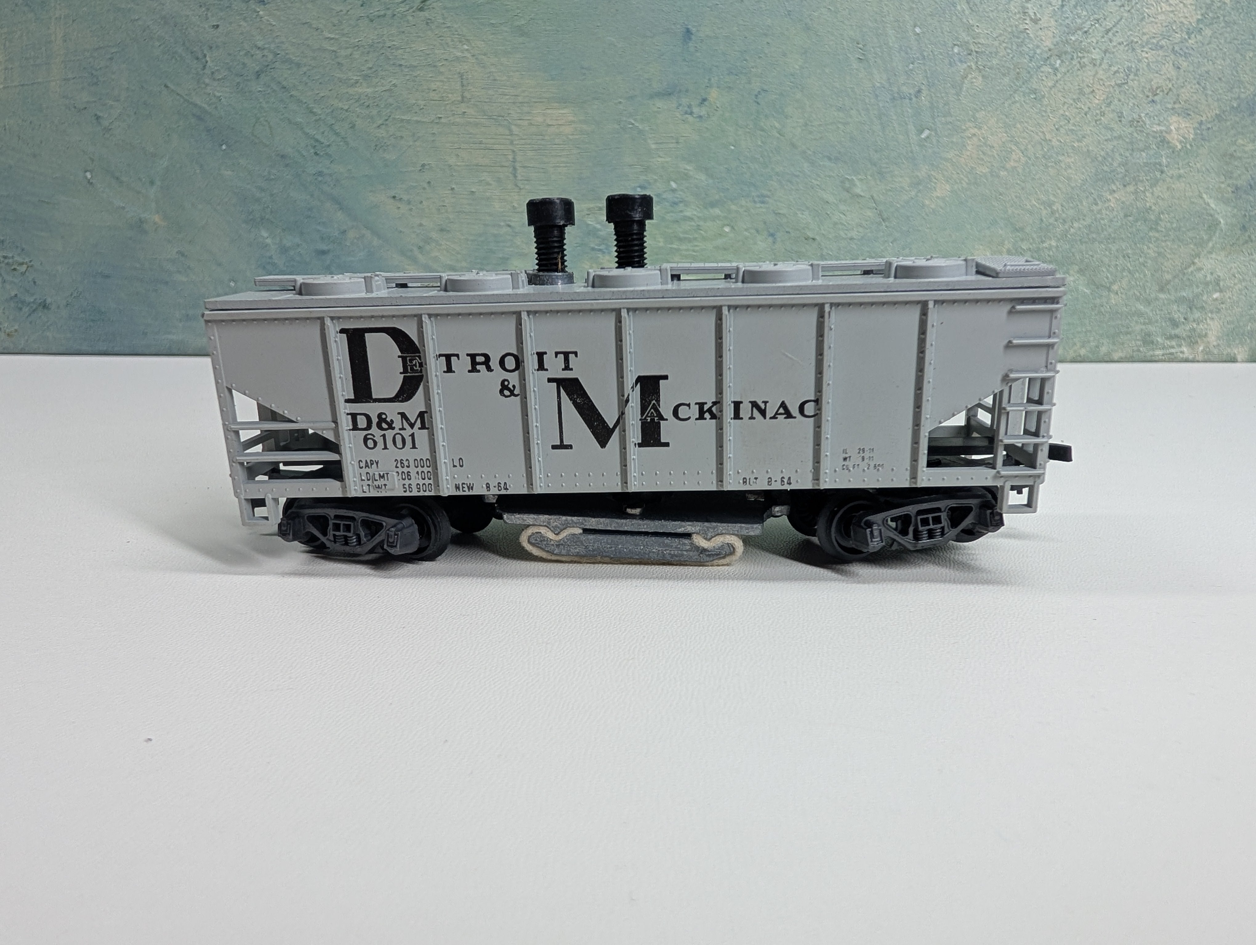 USED HO Scale Track Cleaning Covered Hopper Detroit & Mackinac D&M #6101