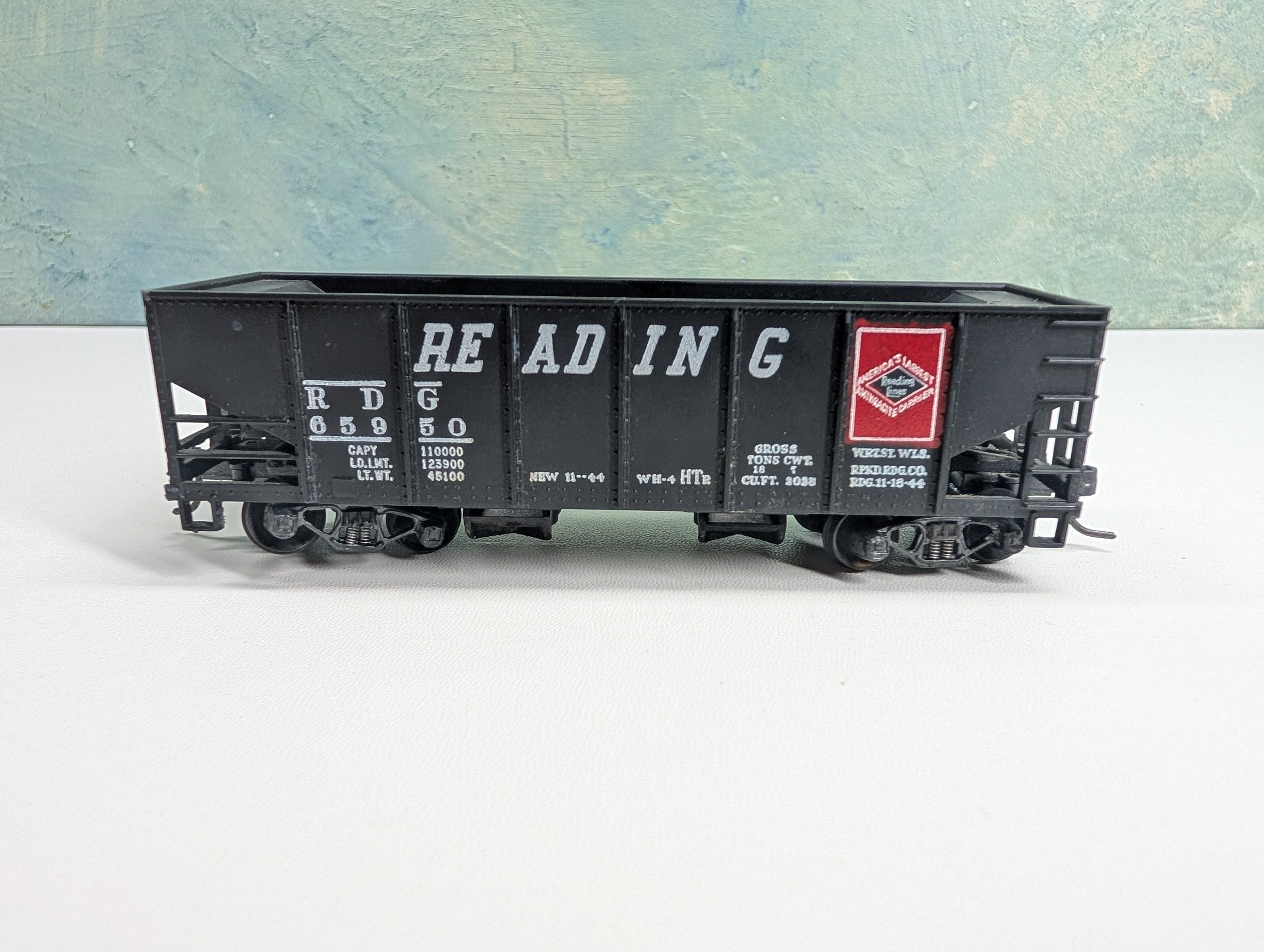 USED Tyco HO Scale Operating 2 Bay Hopper Reading RDG #65950