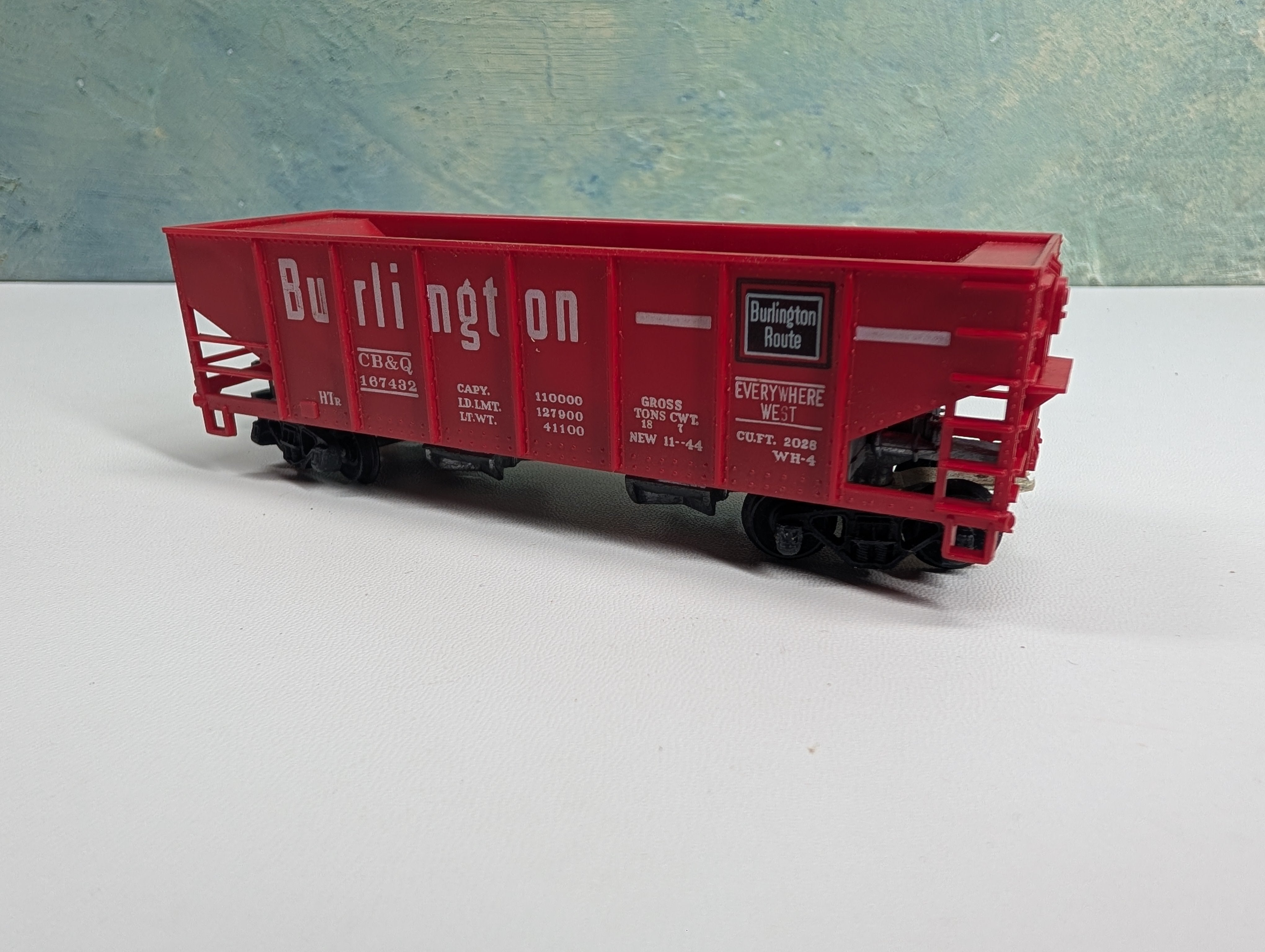 USED Tyco HO Scale Operating 2 Bay Hopper Burlington CB&Q #167432