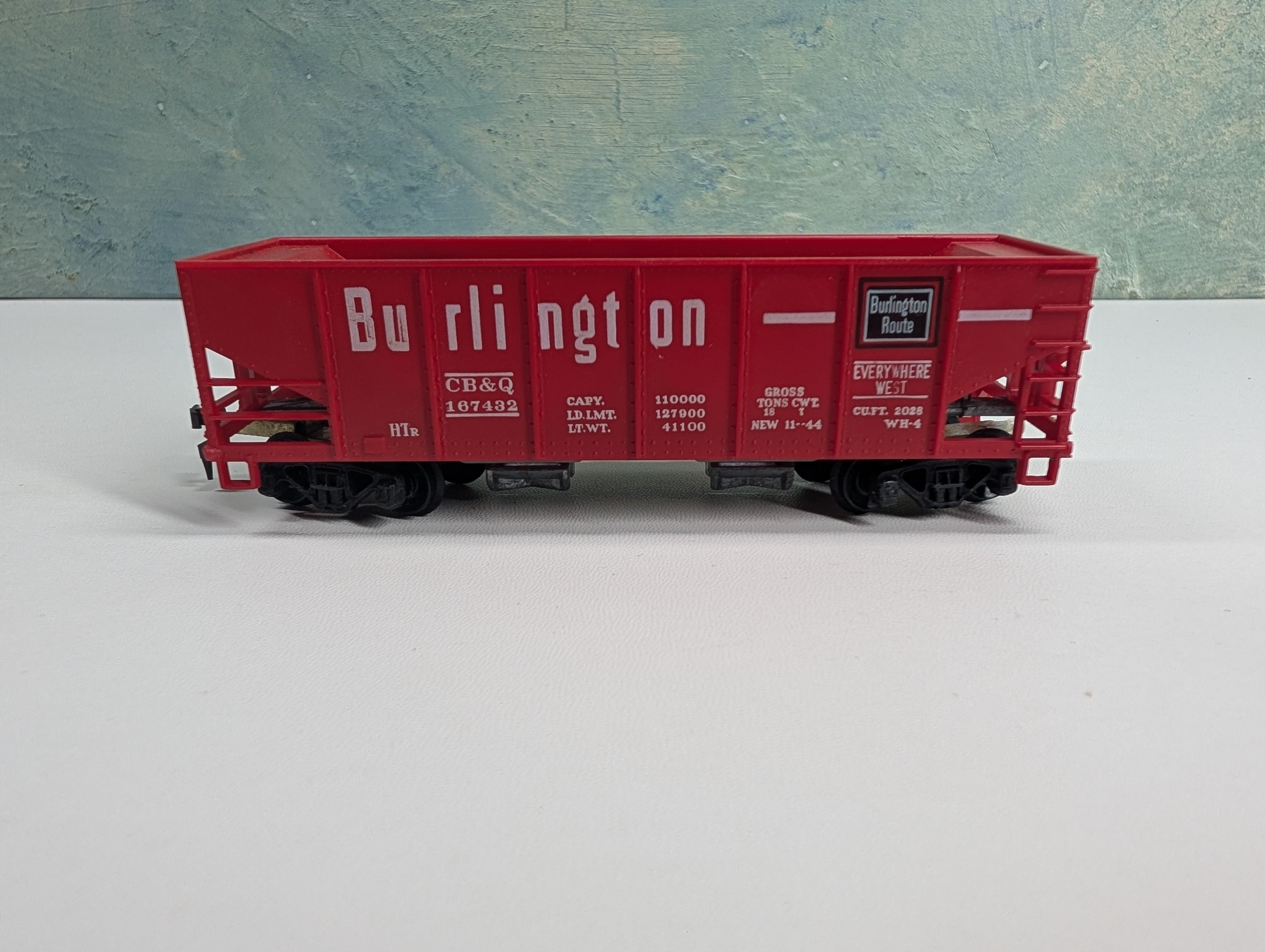 USED Tyco HO Scale Operating 2 Bay Hopper Burlington CB&Q #167432