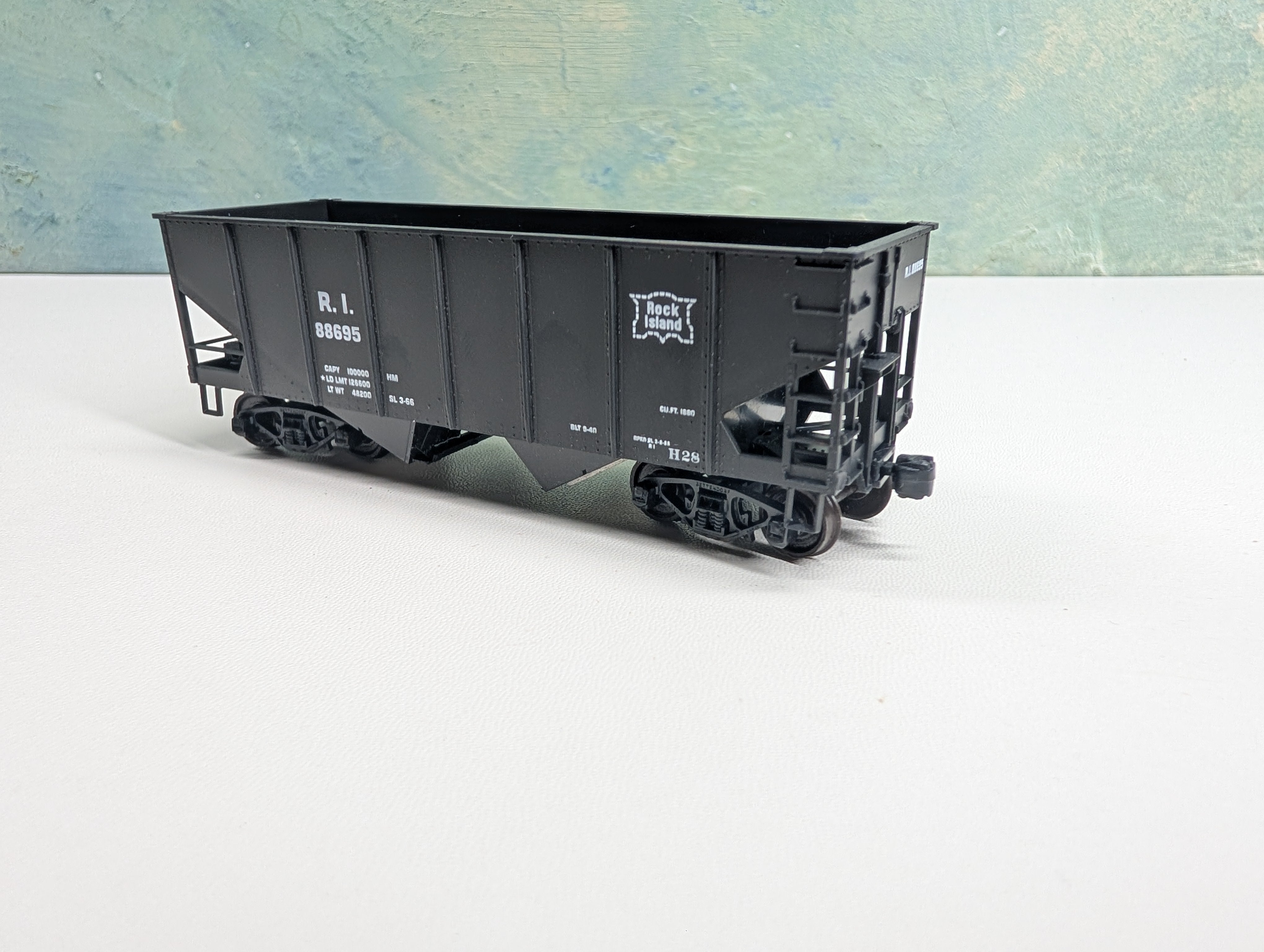 USED Accurail HO Scale 2 Bay Hopper Rock Island RI #88695