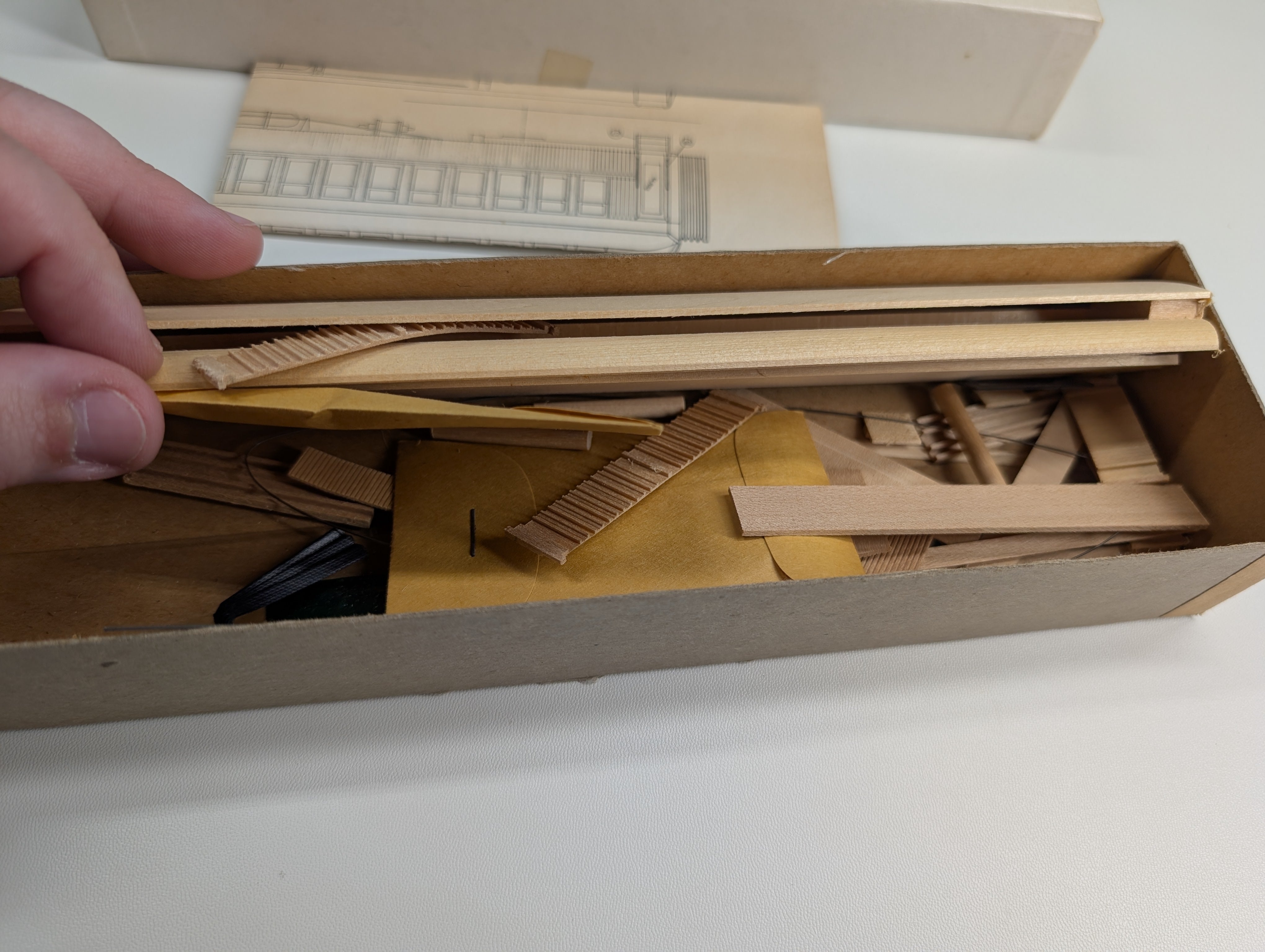 USED La Belle HO Scale Lot of Coach and Baggage Passenger Cars Wood KIT (3 pcs)
