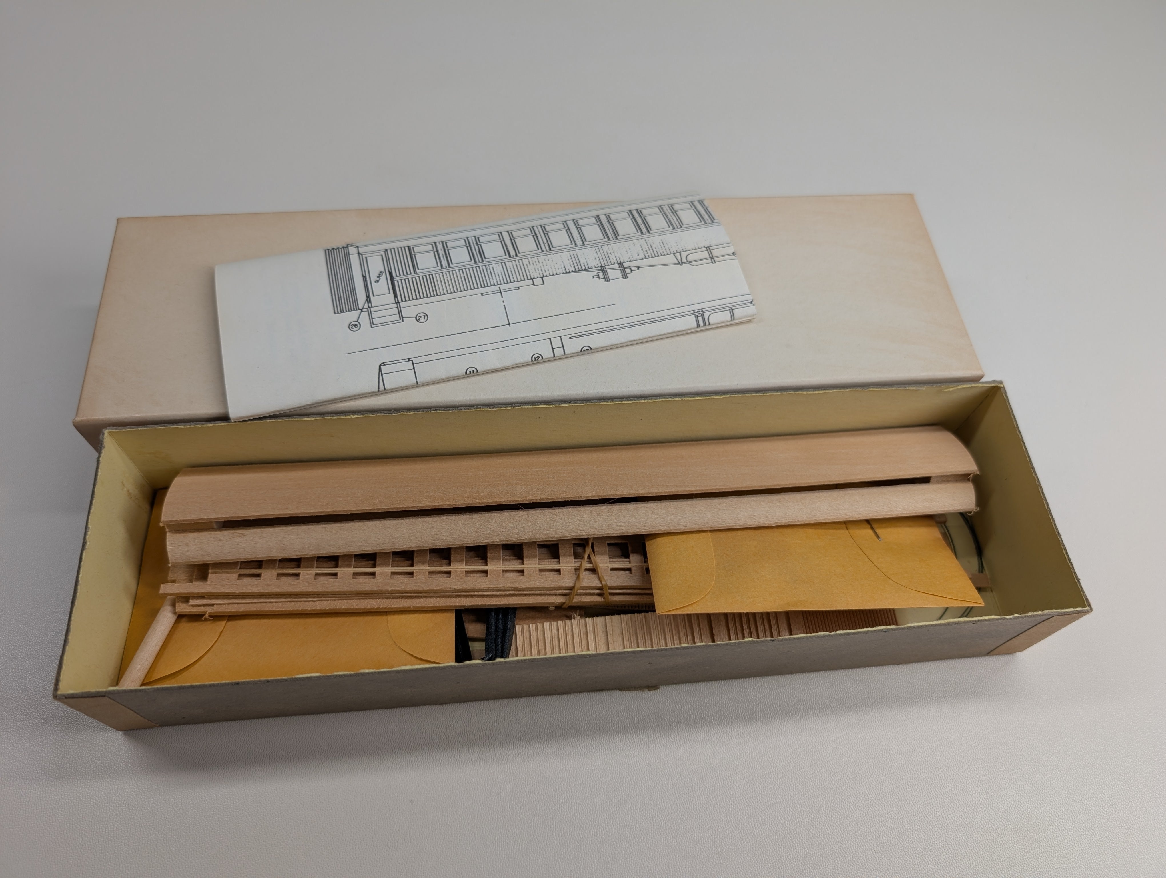 USED La Belle HO Scale Lot of Coach and Baggage Passenger Cars Wood KIT (3 pcs)