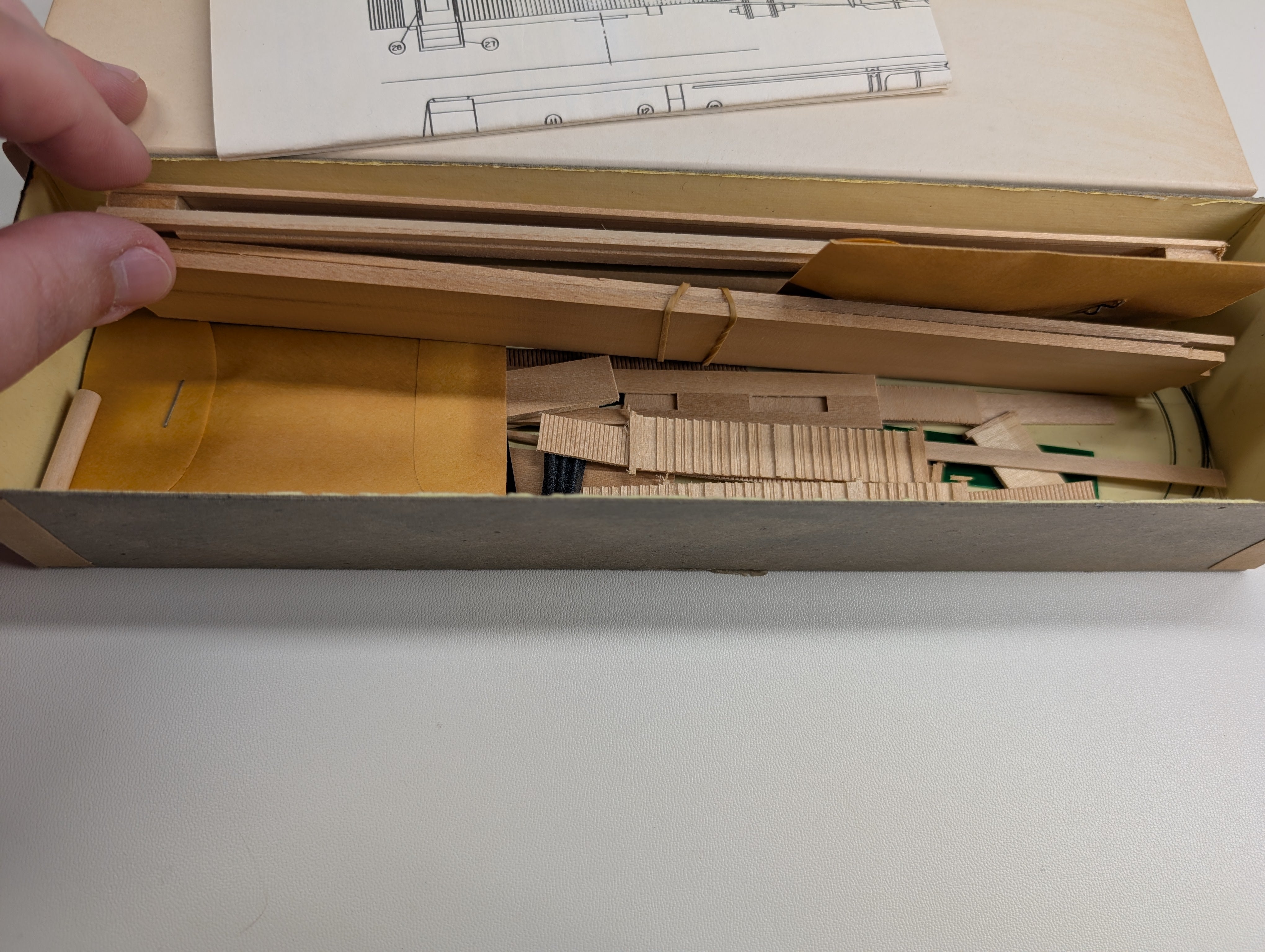 USED La Belle HO Scale Lot of Coach and Baggage Passenger Cars Wood KIT (3 pcs)