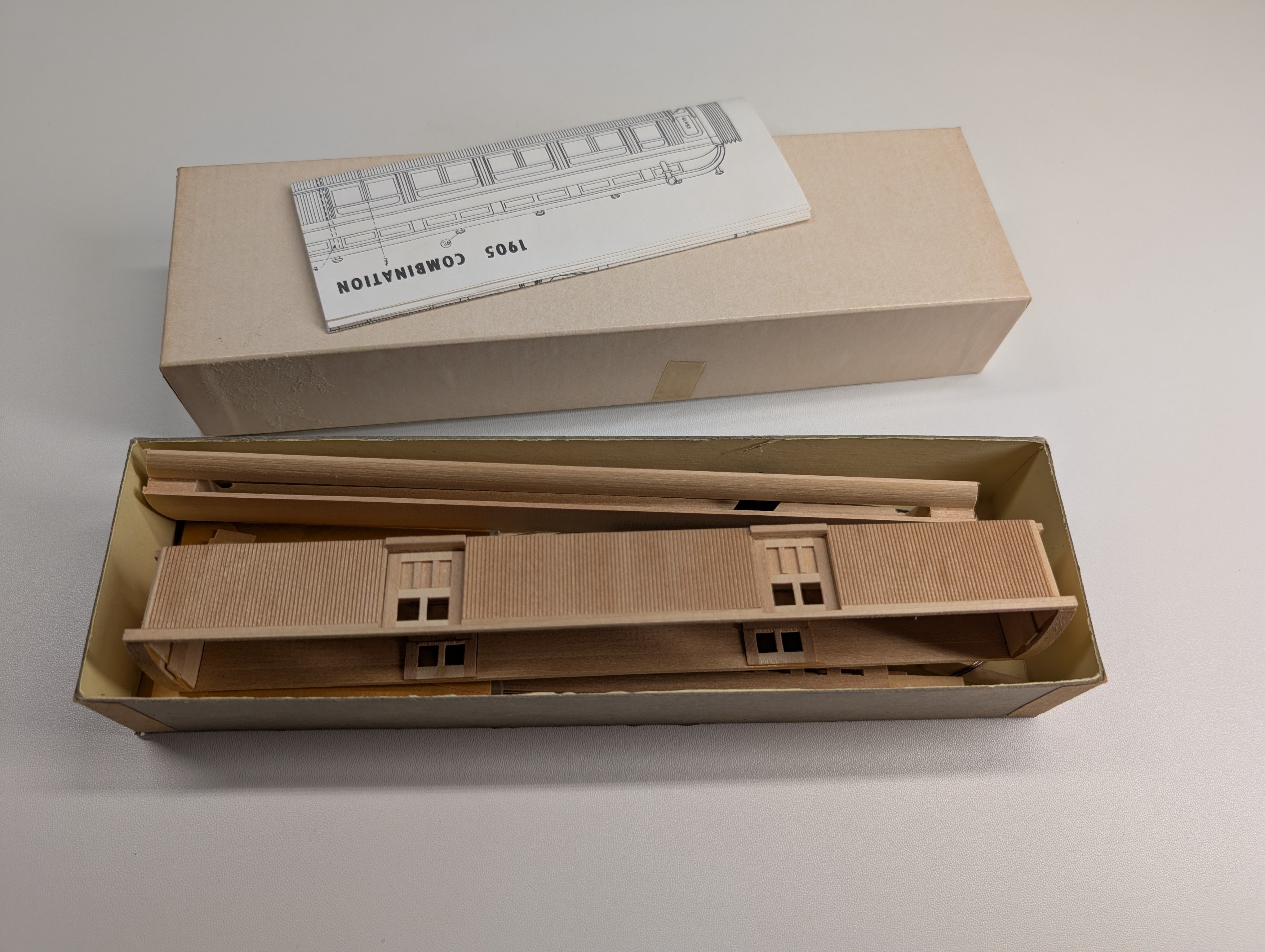 USED La Belle HO Scale Lot of Coach and Baggage Passenger Cars Wood KIT (3 pcs)
