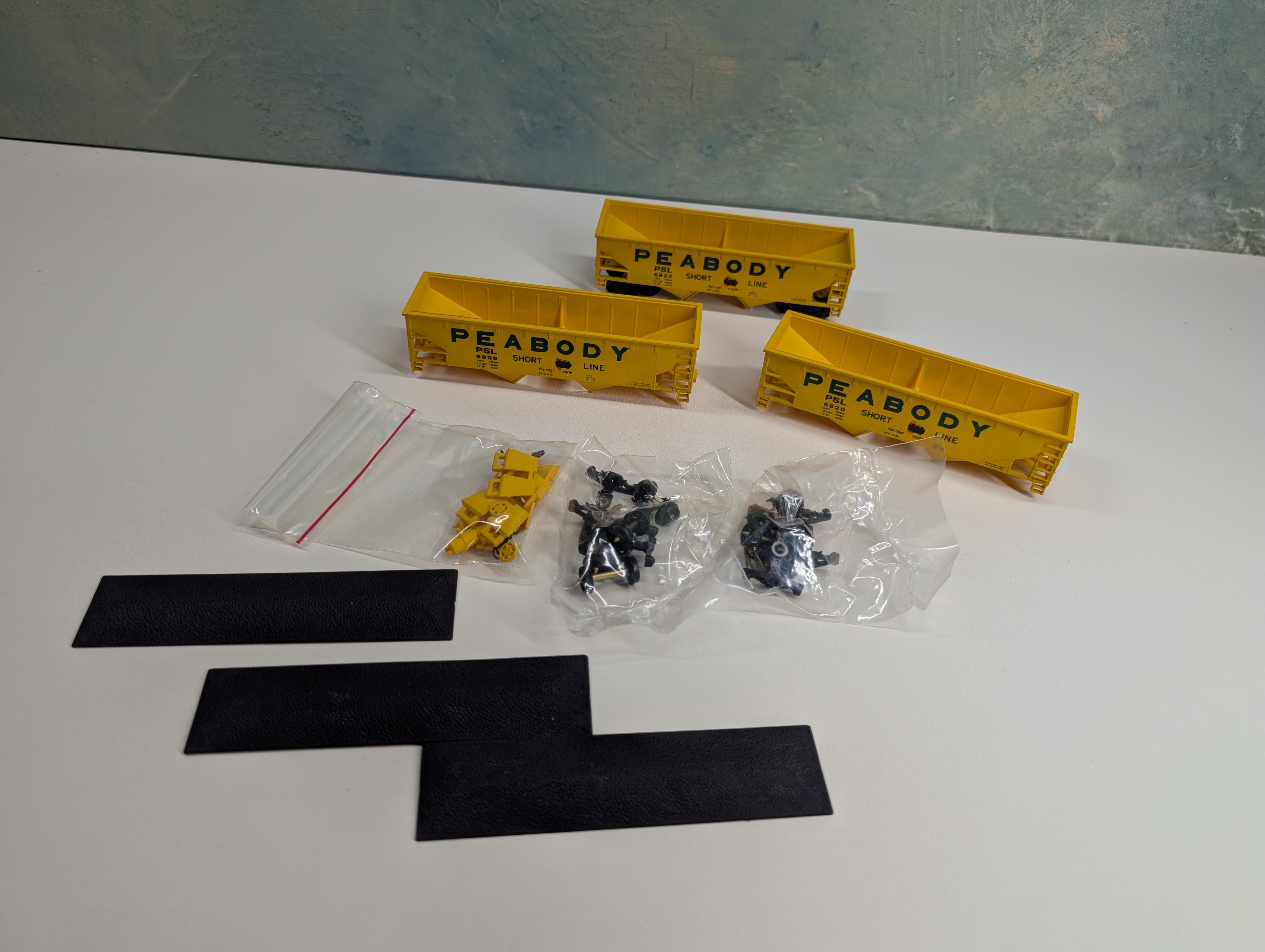 USED Walthers 932-9082 HO Scale 2 Bay Hopper Peabody PSL #6802, 6809, 6820 KIT (3 pcs)