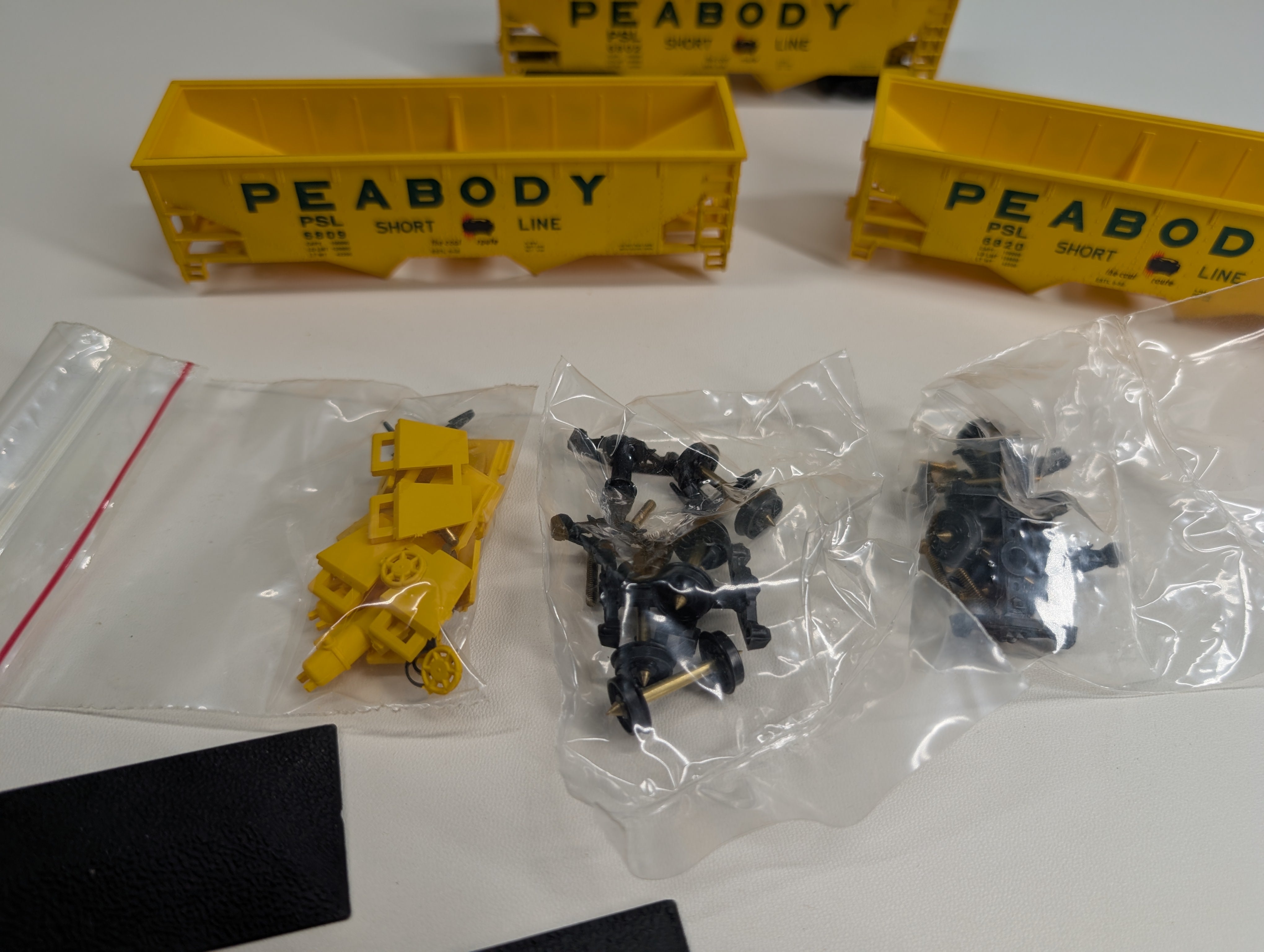 USED Walthers 932-9082 HO Scale 2 Bay Hopper Peabody PSL #6802, 6809, 6820 KIT (3 pcs)