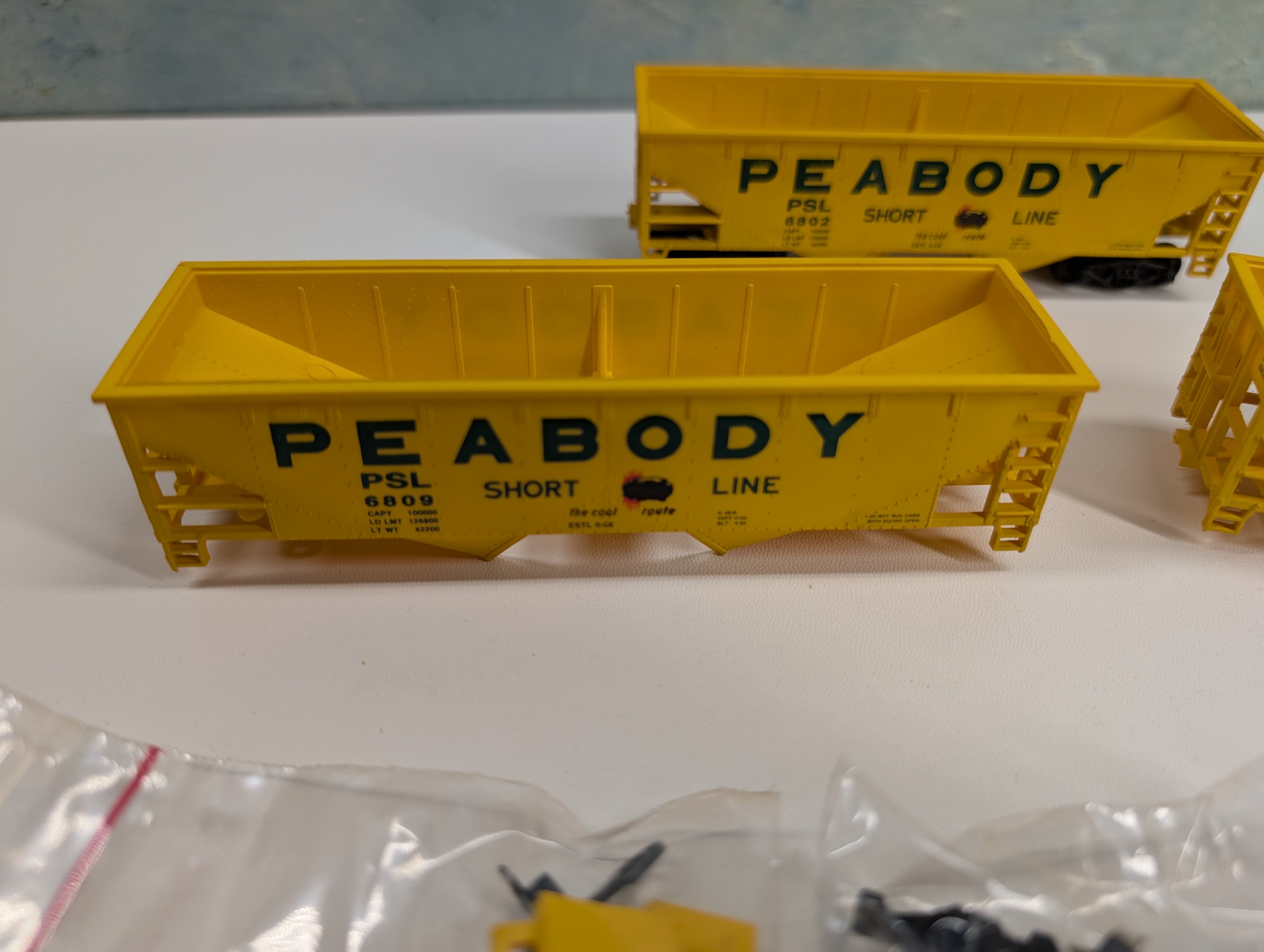 USED Walthers 932-9082 HO Scale 2 Bay Hopper Peabody PSL #6802, 6809, 6820 KIT (3 pcs)