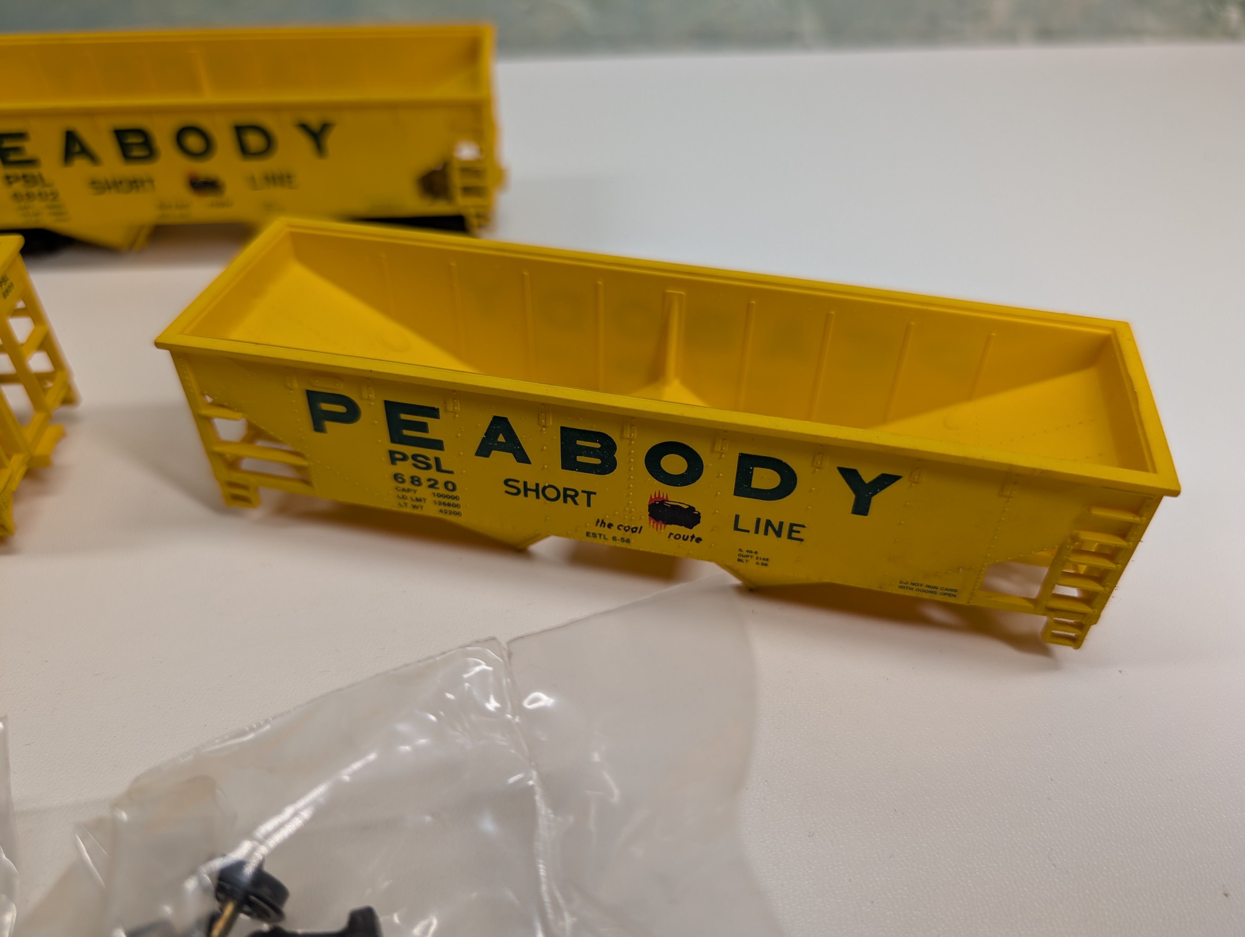 USED Walthers 932-9082 HO Scale 2 Bay Hopper Peabody PSL #6802, 6809, 6820 KIT (3 pcs)