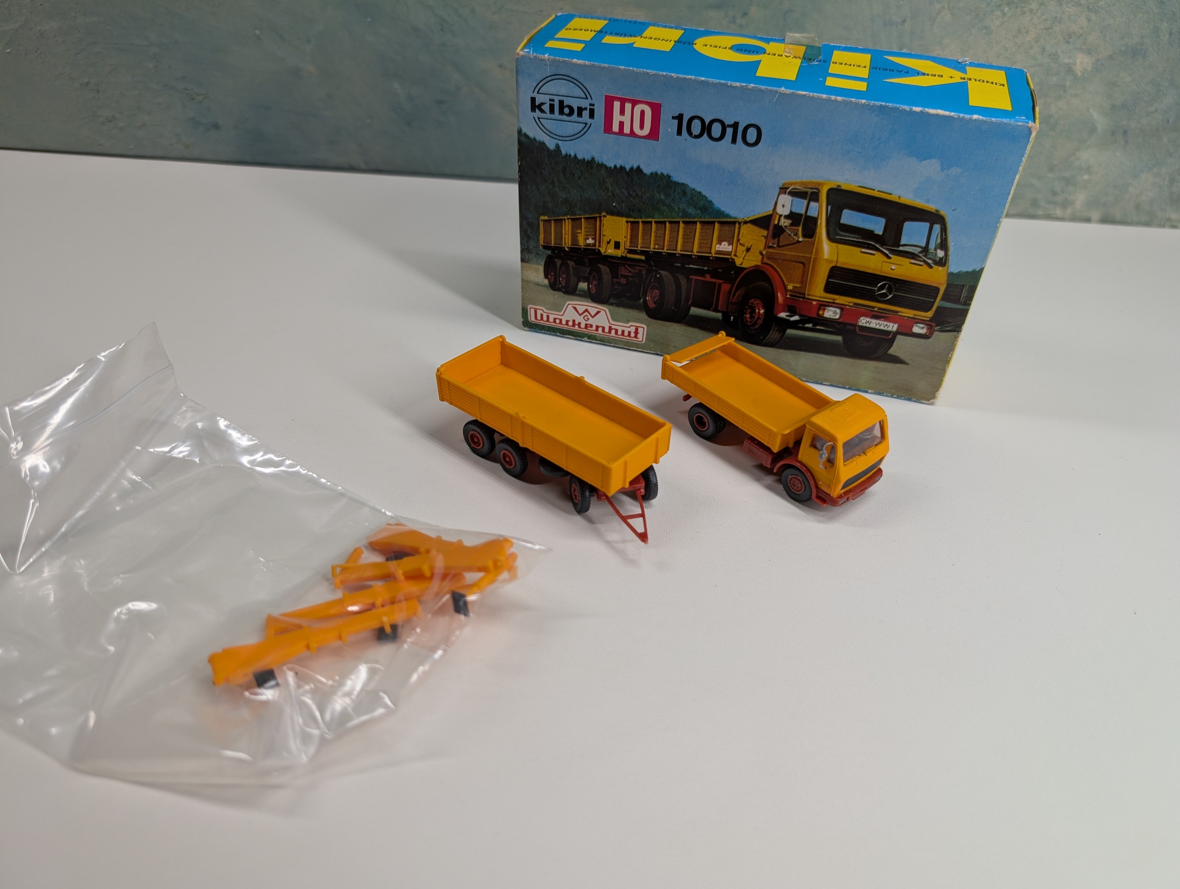 USED Kibri B-10010 HO Scale Mercedes Wackenhut Gravel Truck & Trailer