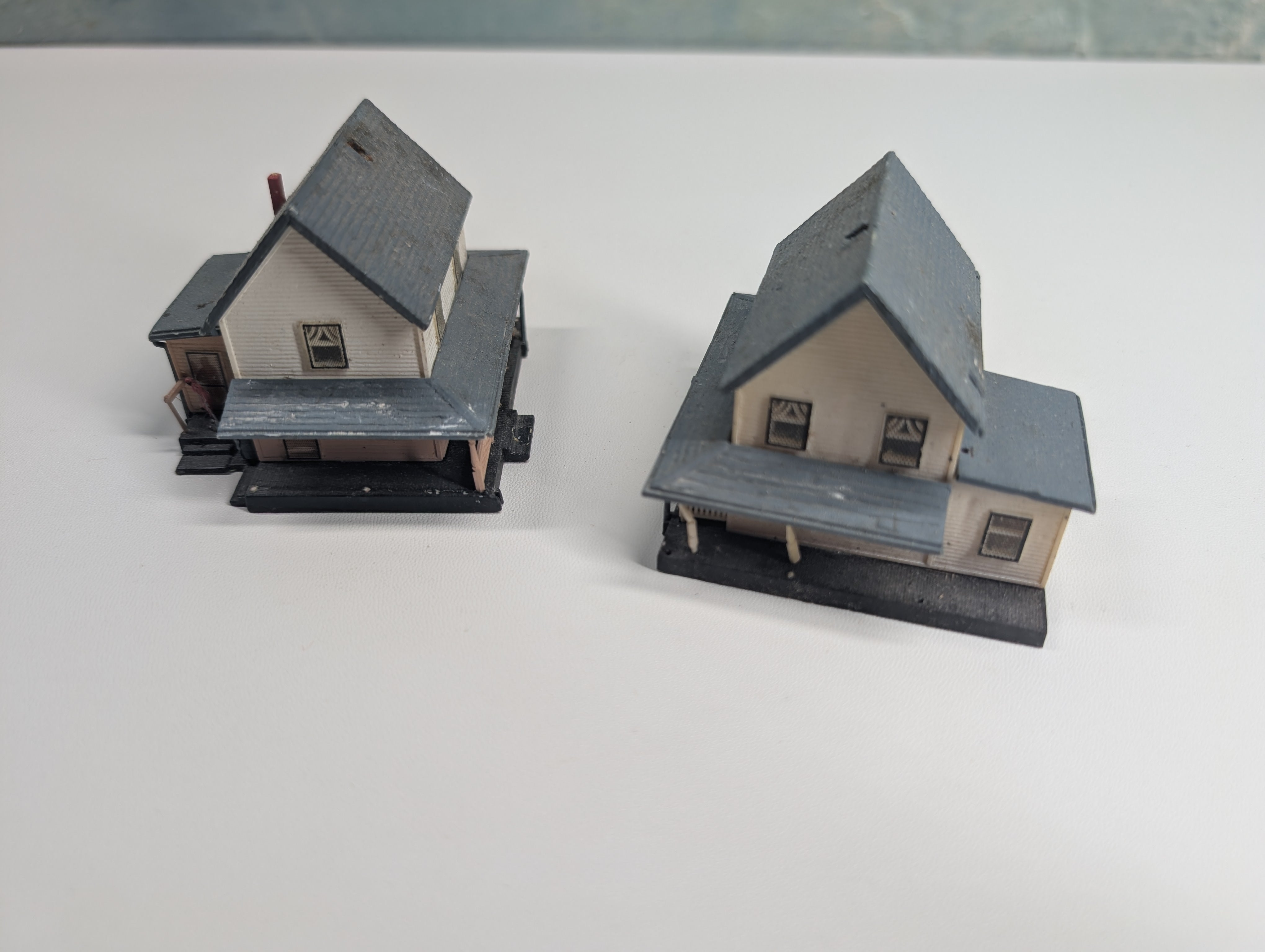 USED Bachmann N Scale Lot of 2 Houses (2 pcs)