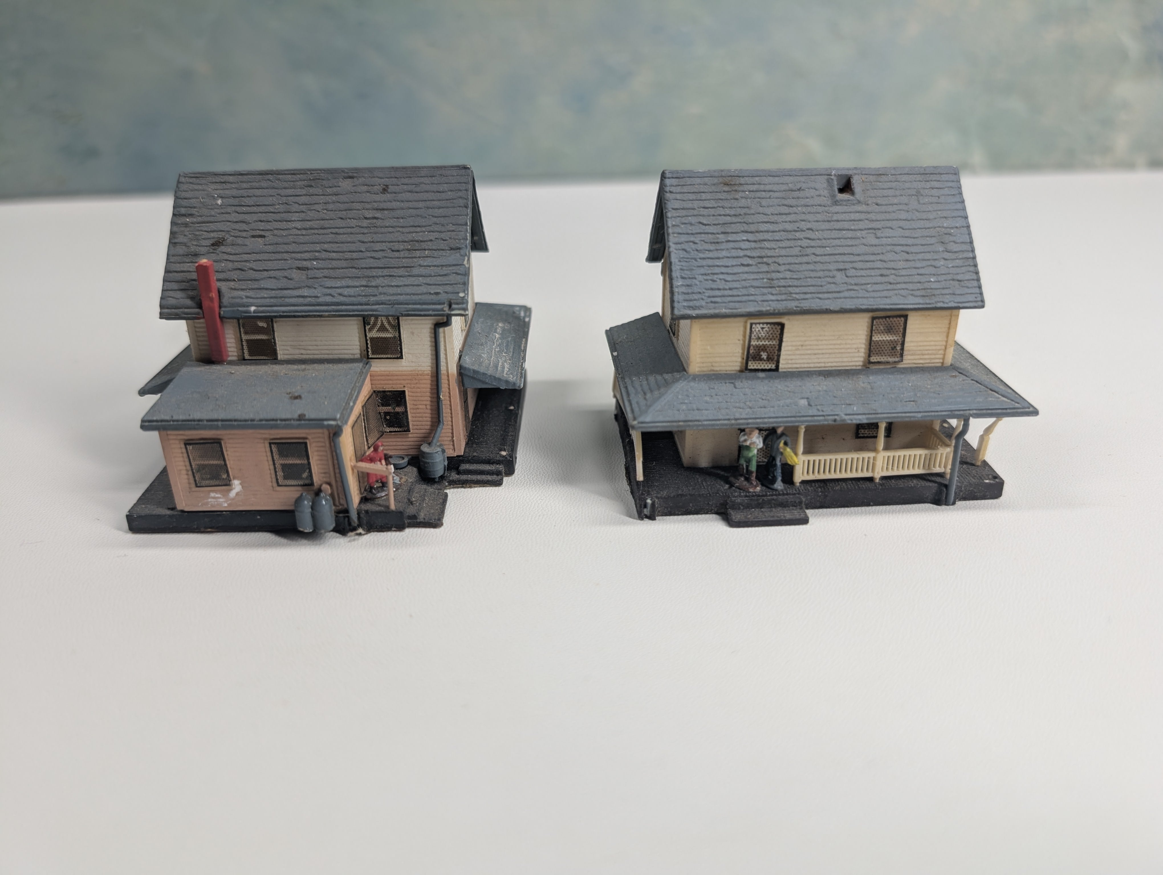 USED Bachmann N Scale Lot of 2 Houses (2 pcs)
