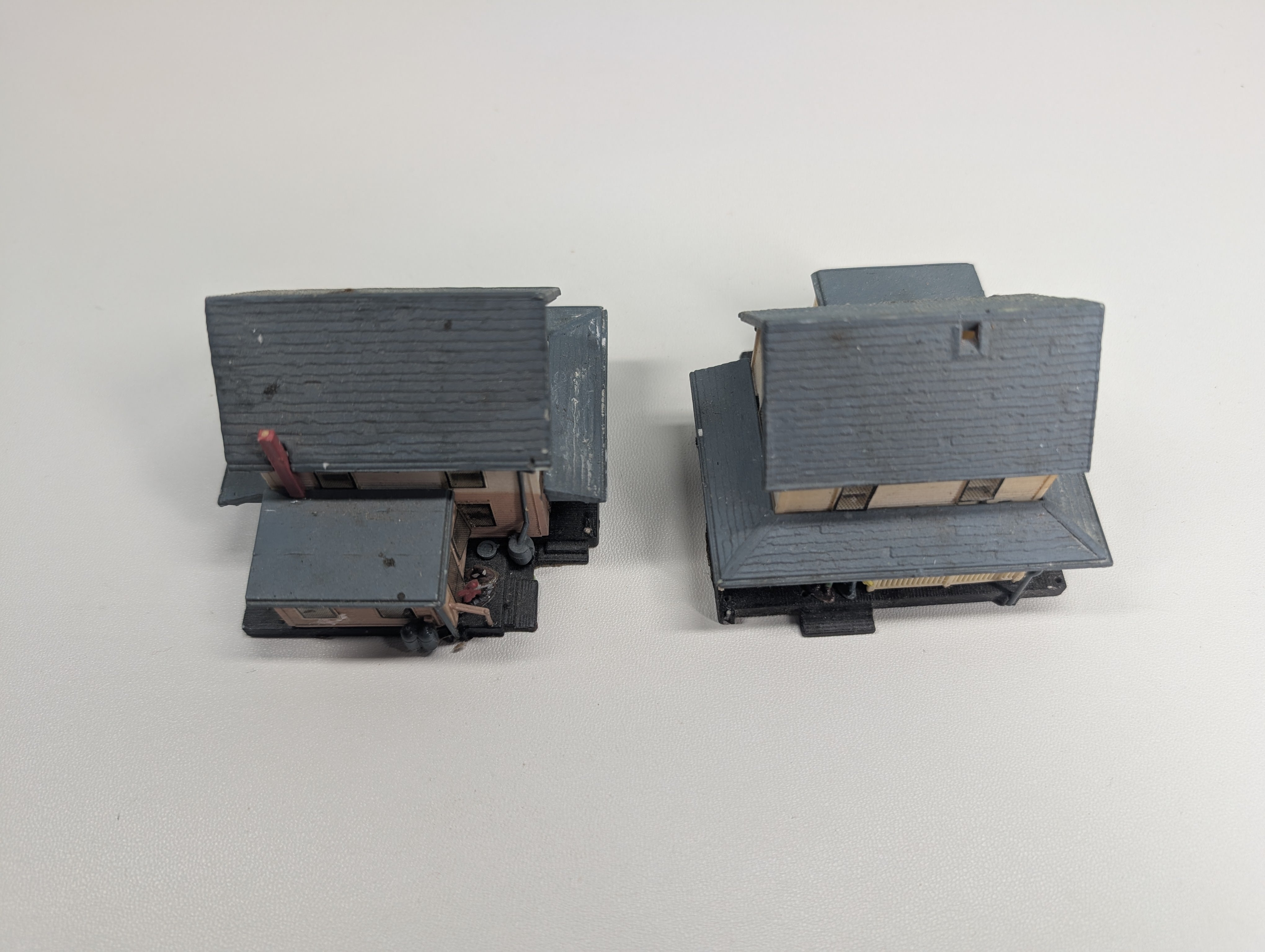 USED Bachmann N Scale Lot of 2 Houses (2 pcs)