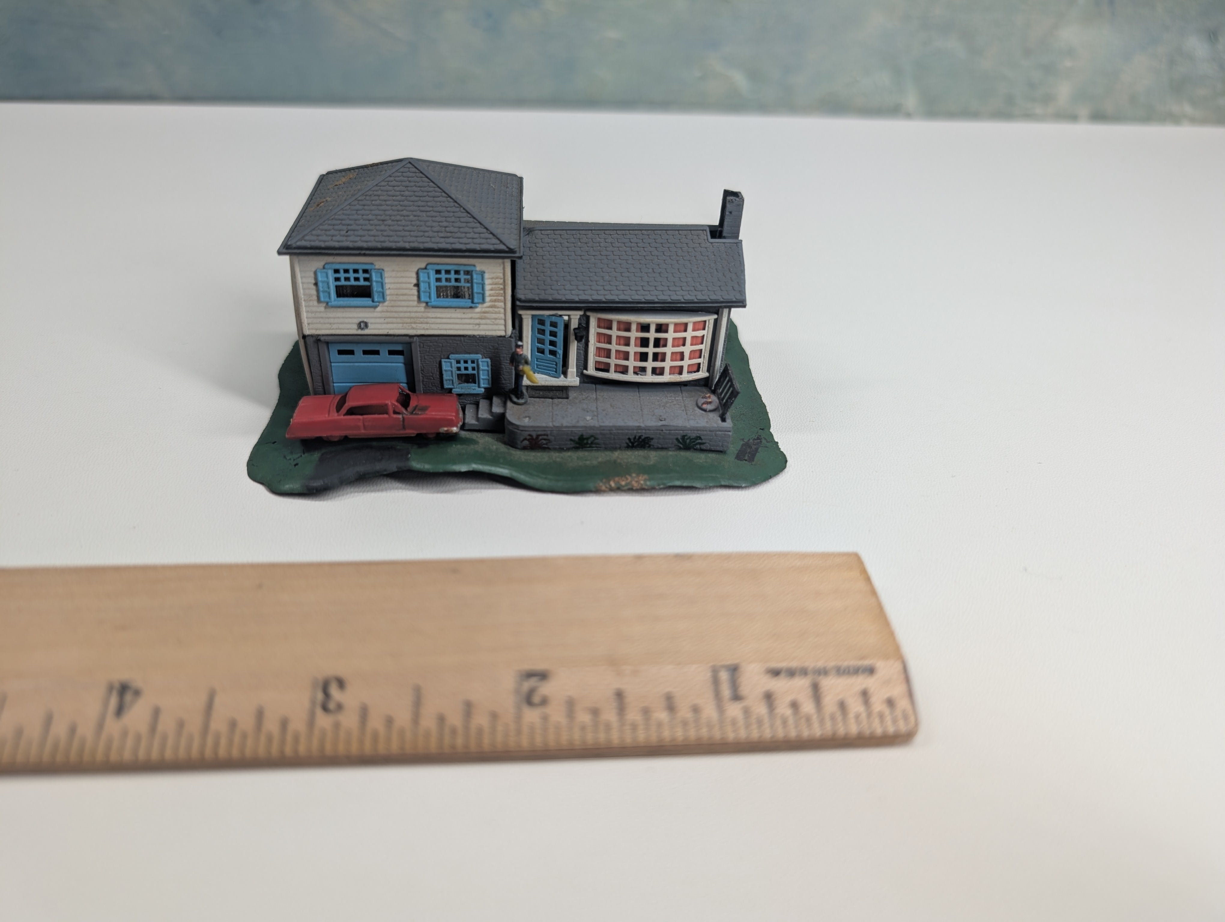 USED Bachmann N Scale Split-Level House Blue and Gray