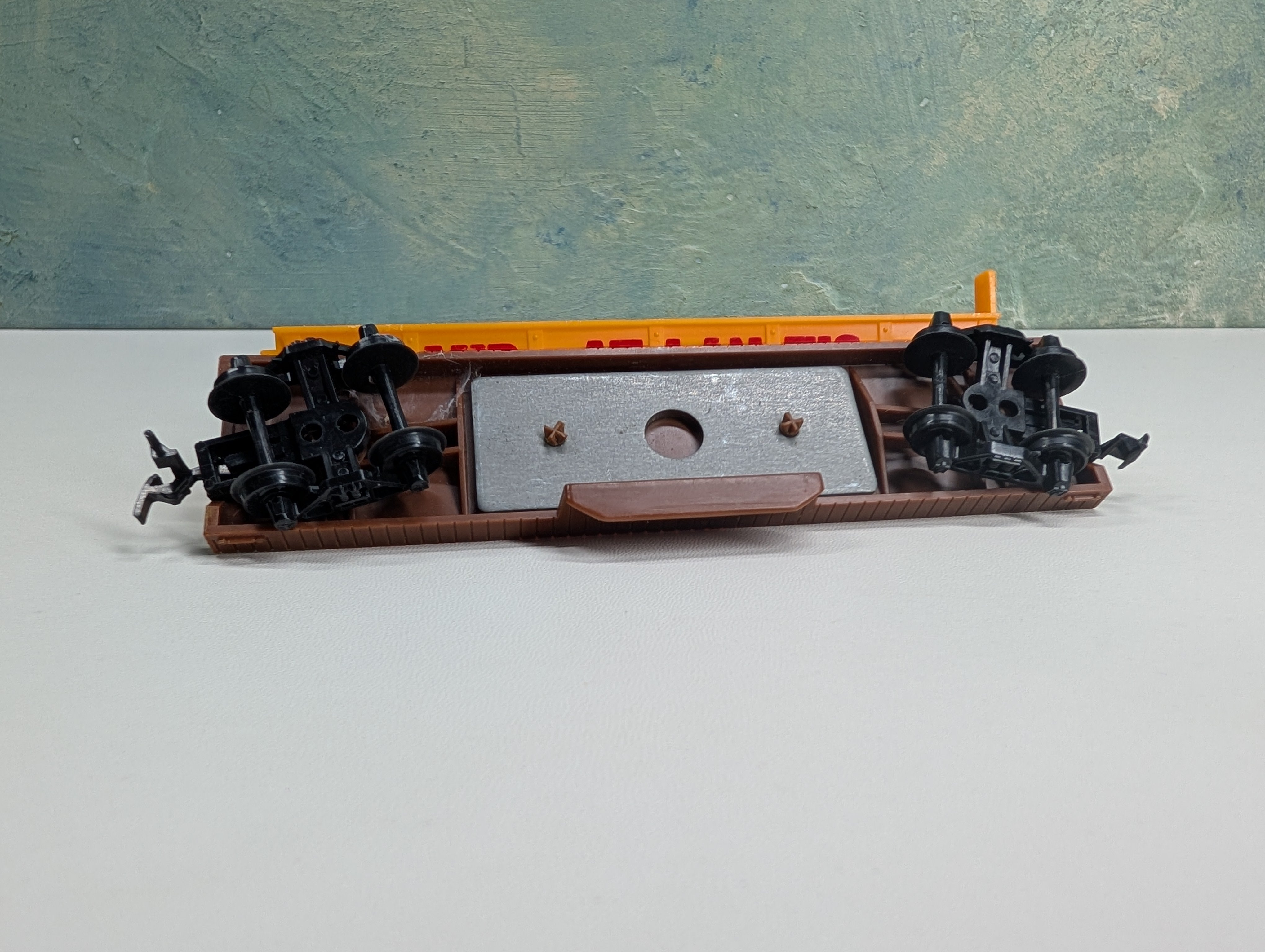 USED Tyco HO Scale Mid-Atlantic Pipe Co Dump Car Gondola