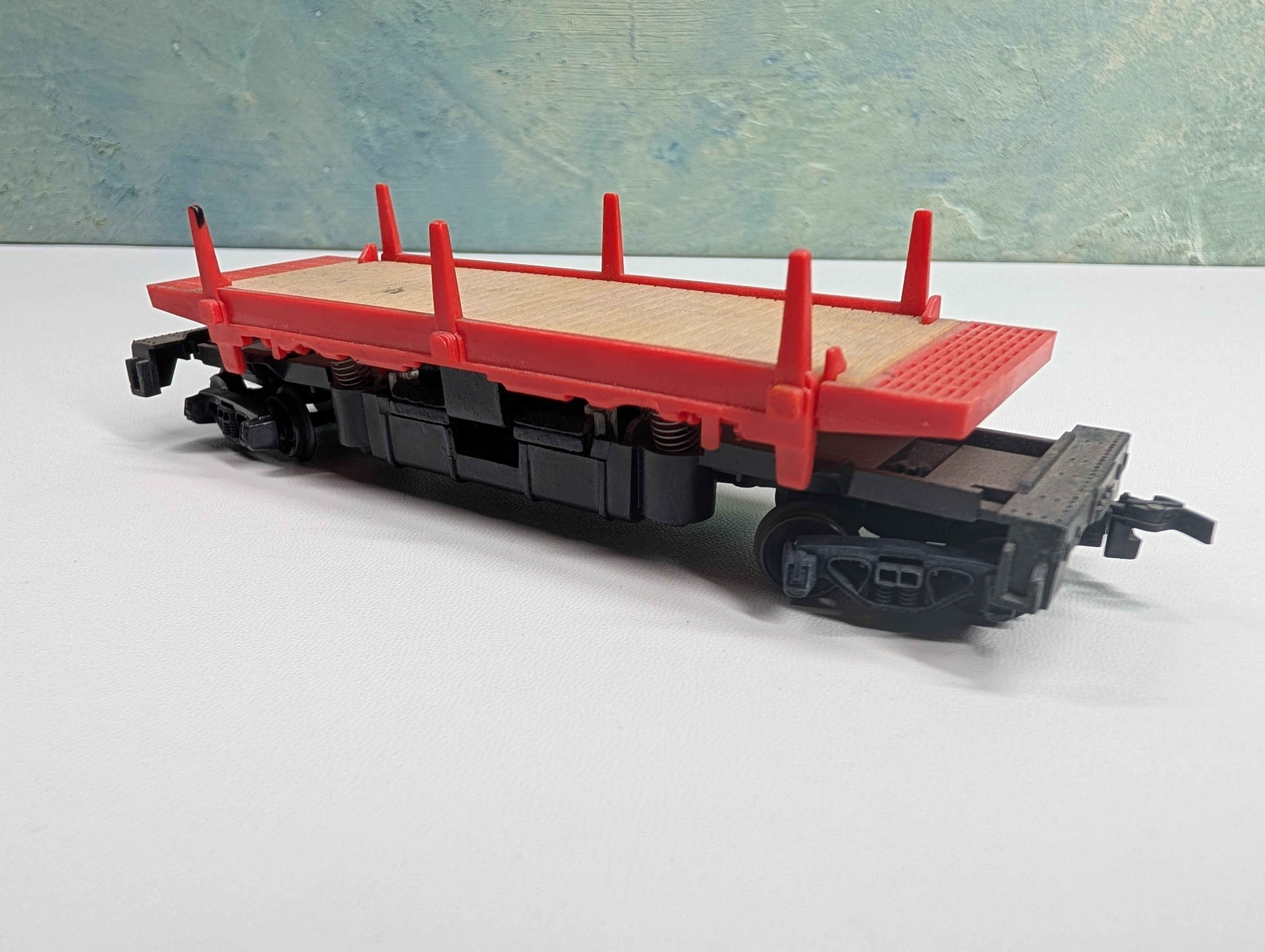 USED Tyco HO Scale Log Dump Flat Car w/ Stakes