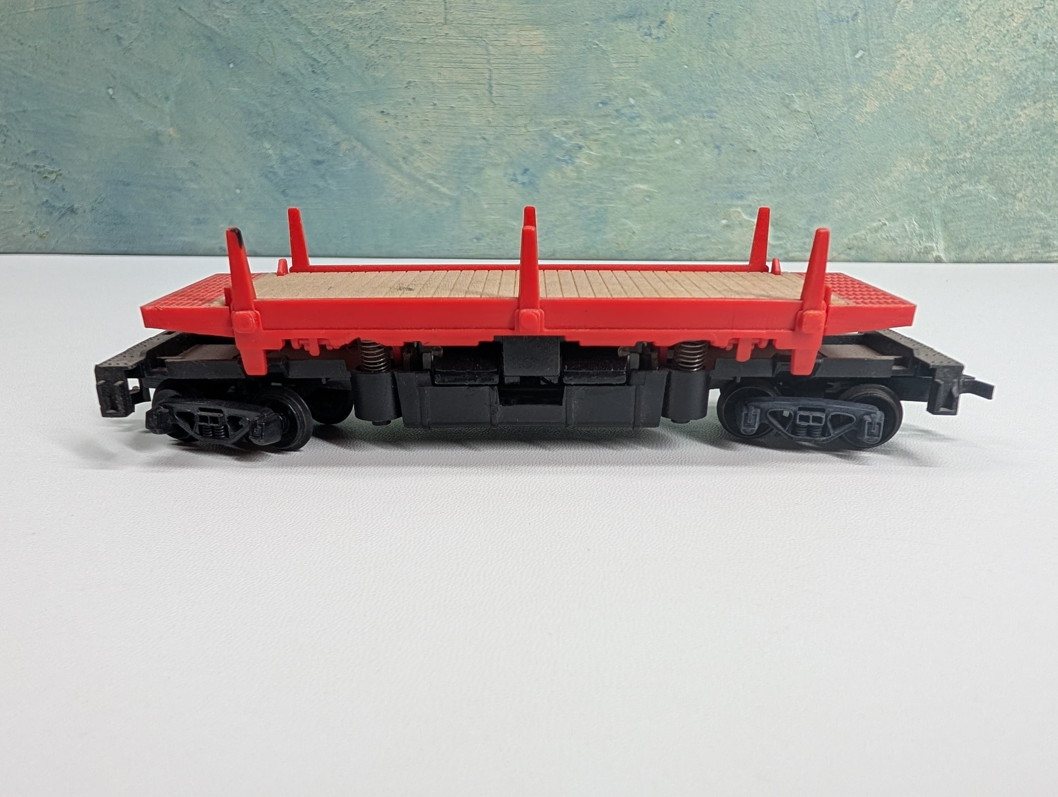 USED Tyco HO Scale Log Dump Flat Car w/ Stakes