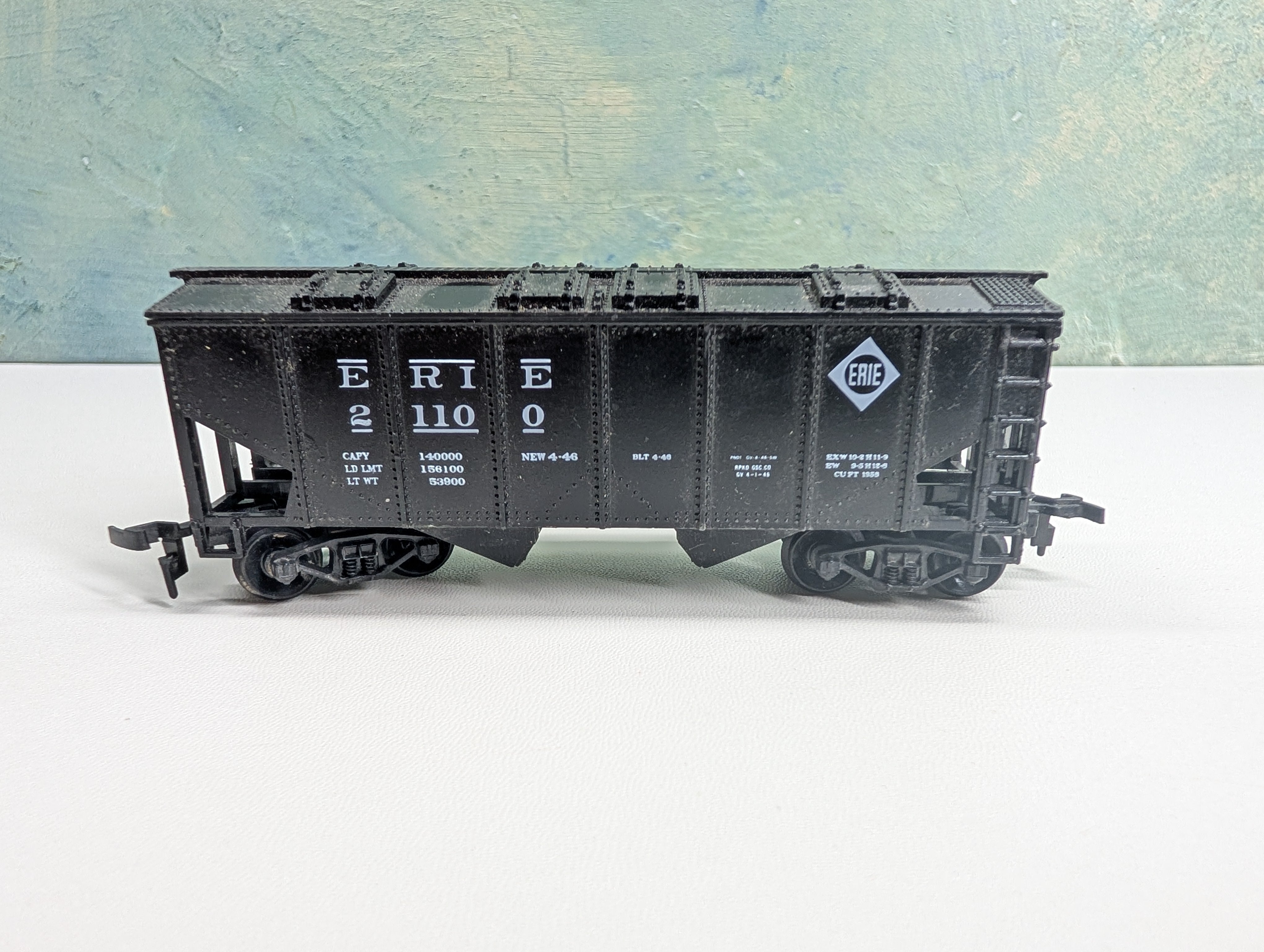 USED Life-Like HO Scale 2 Bay Covered Hopper Erie #21100