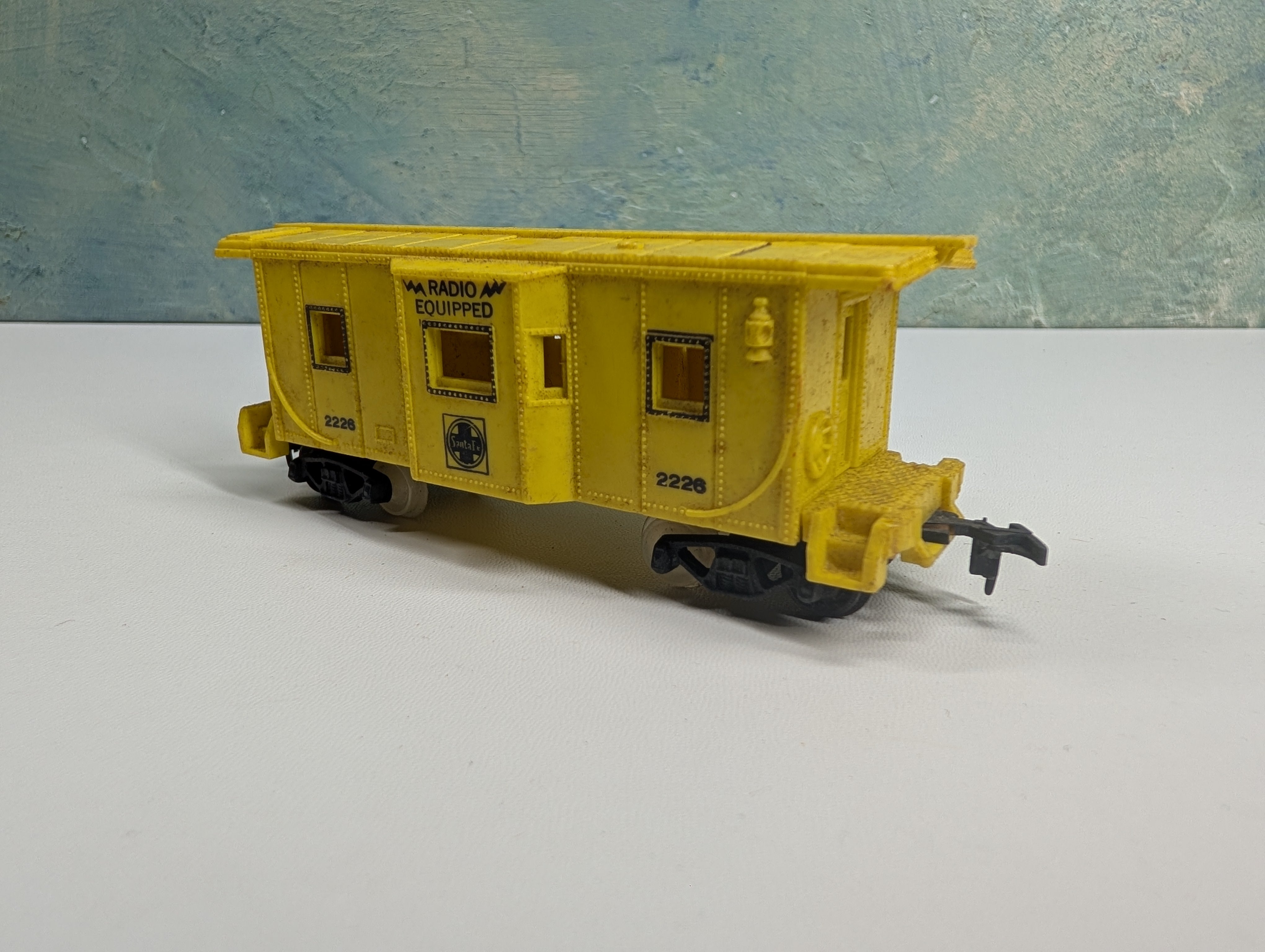 USED MARX HO Scale Yellow Radio Equipped Bay Window Caboose Santa Fe #2226