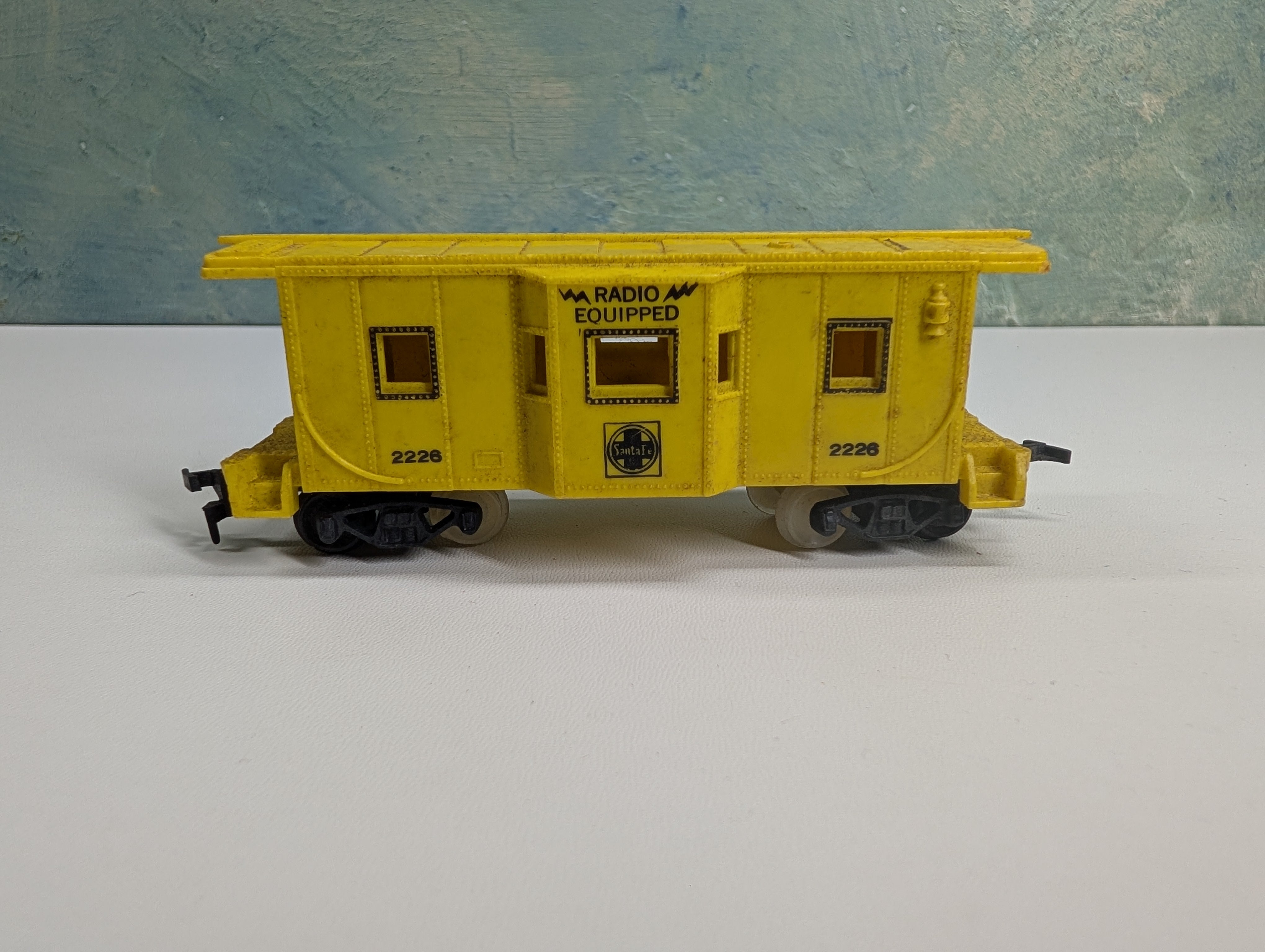 USED MARX HO Scale Yellow Radio Equipped Bay Window Caboose Santa Fe #2226