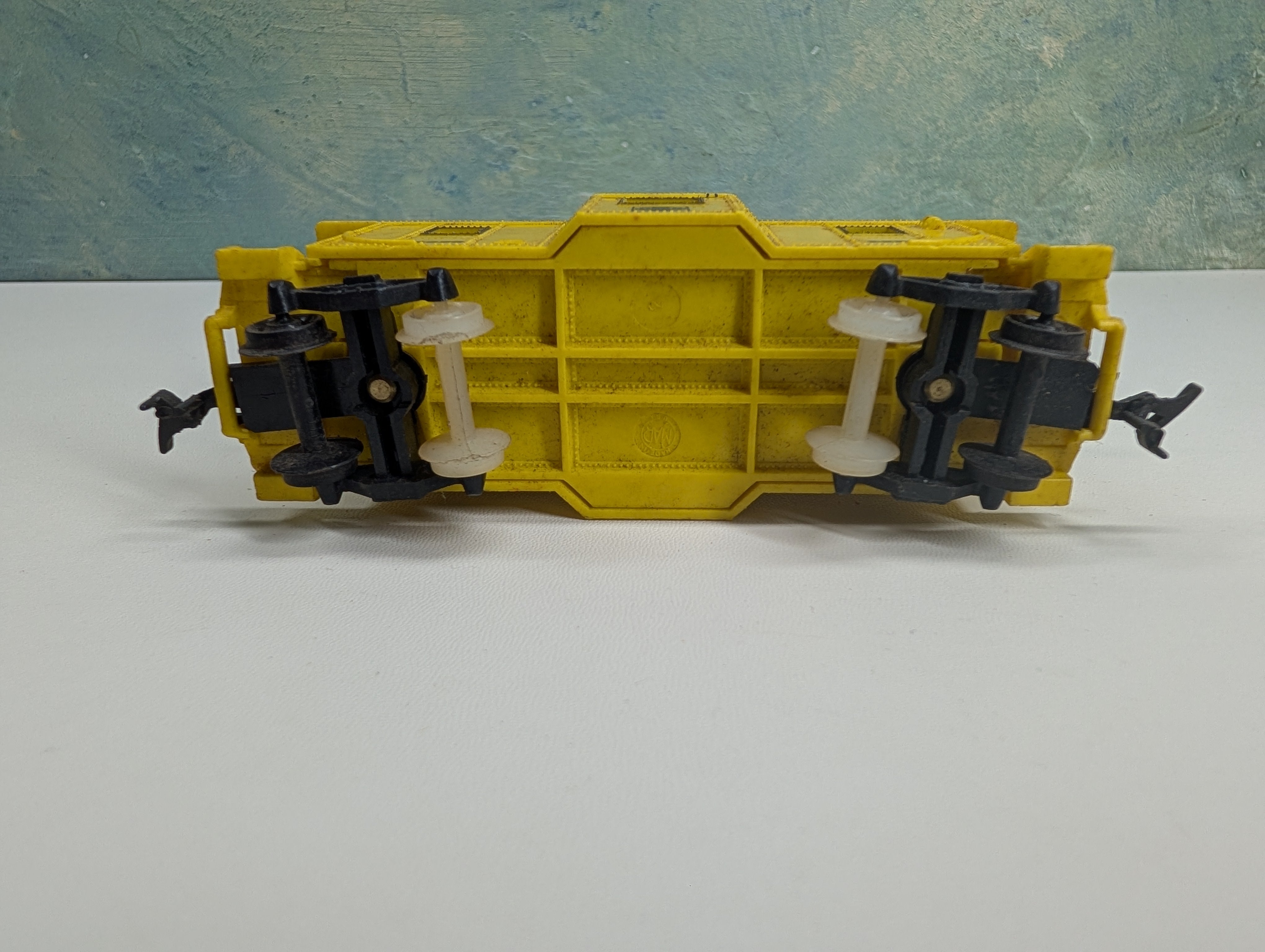 USED MARX HO Scale Yellow Radio Equipped Bay Window Caboose Santa Fe #2226