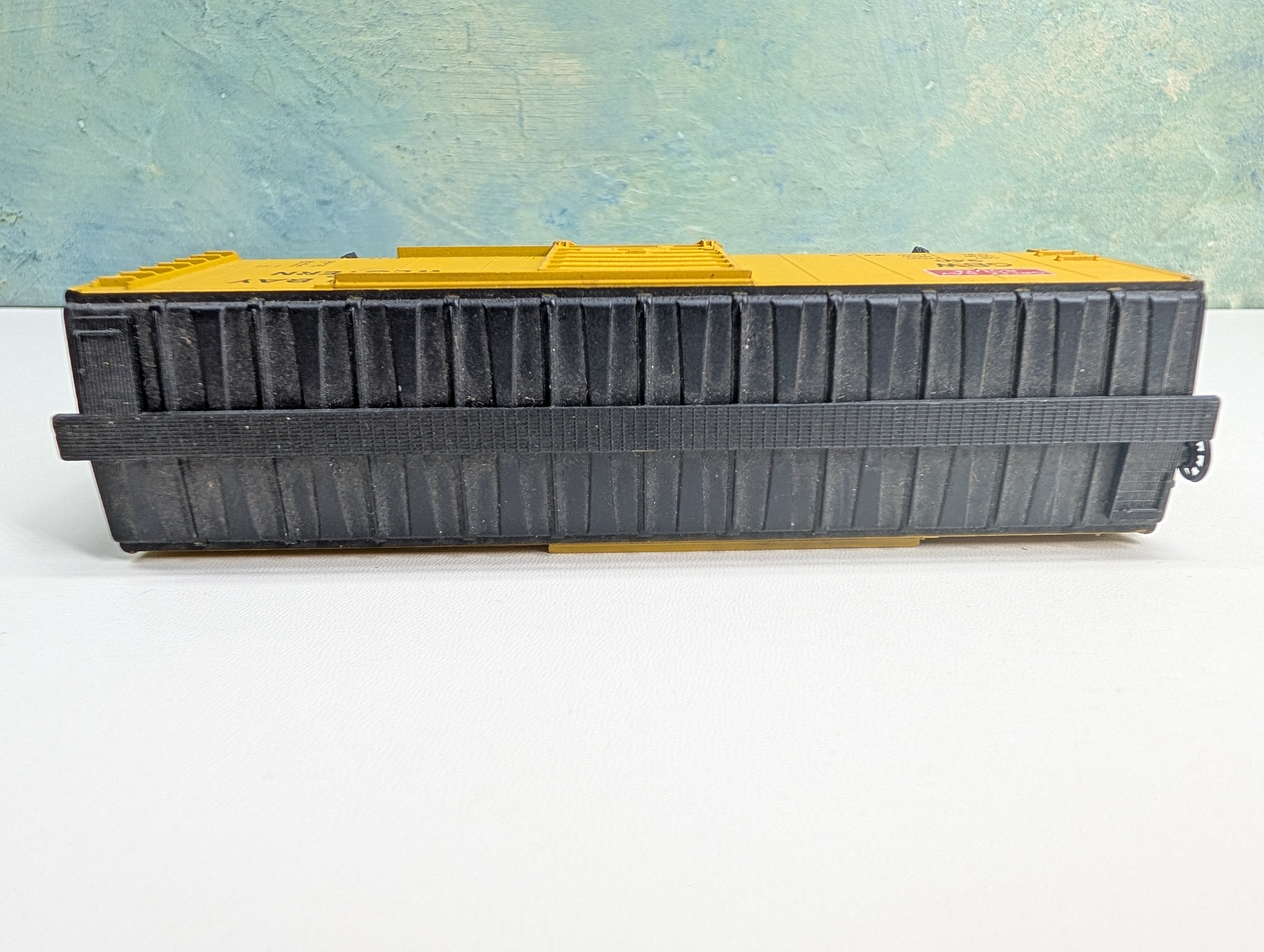 USED AHM HO Scale 40' Box Car Green Bay and Western GBW #940