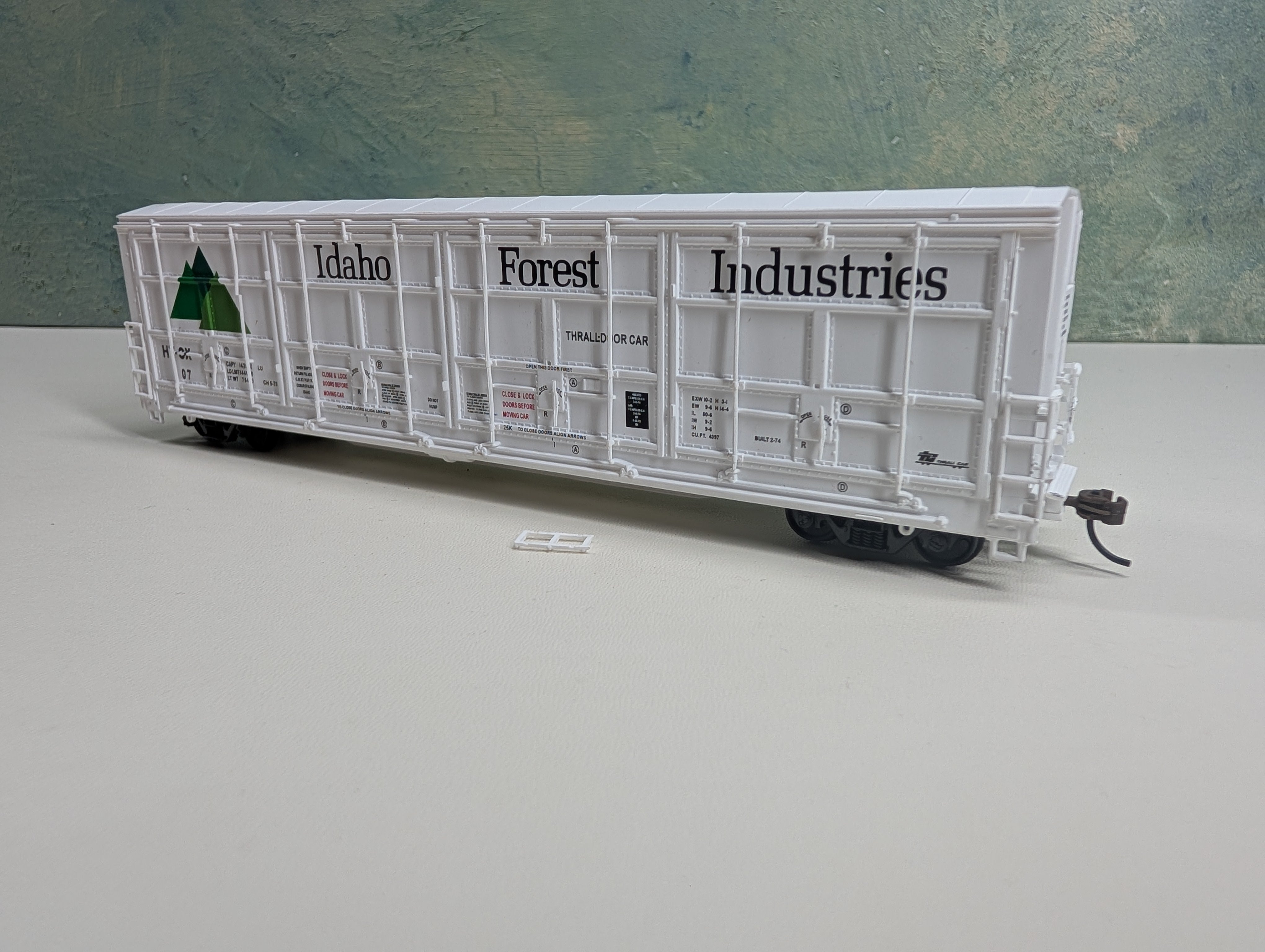 USED Walthers HO Scale Thrall Door Box Car Idaho Forest Industries HTCX #407