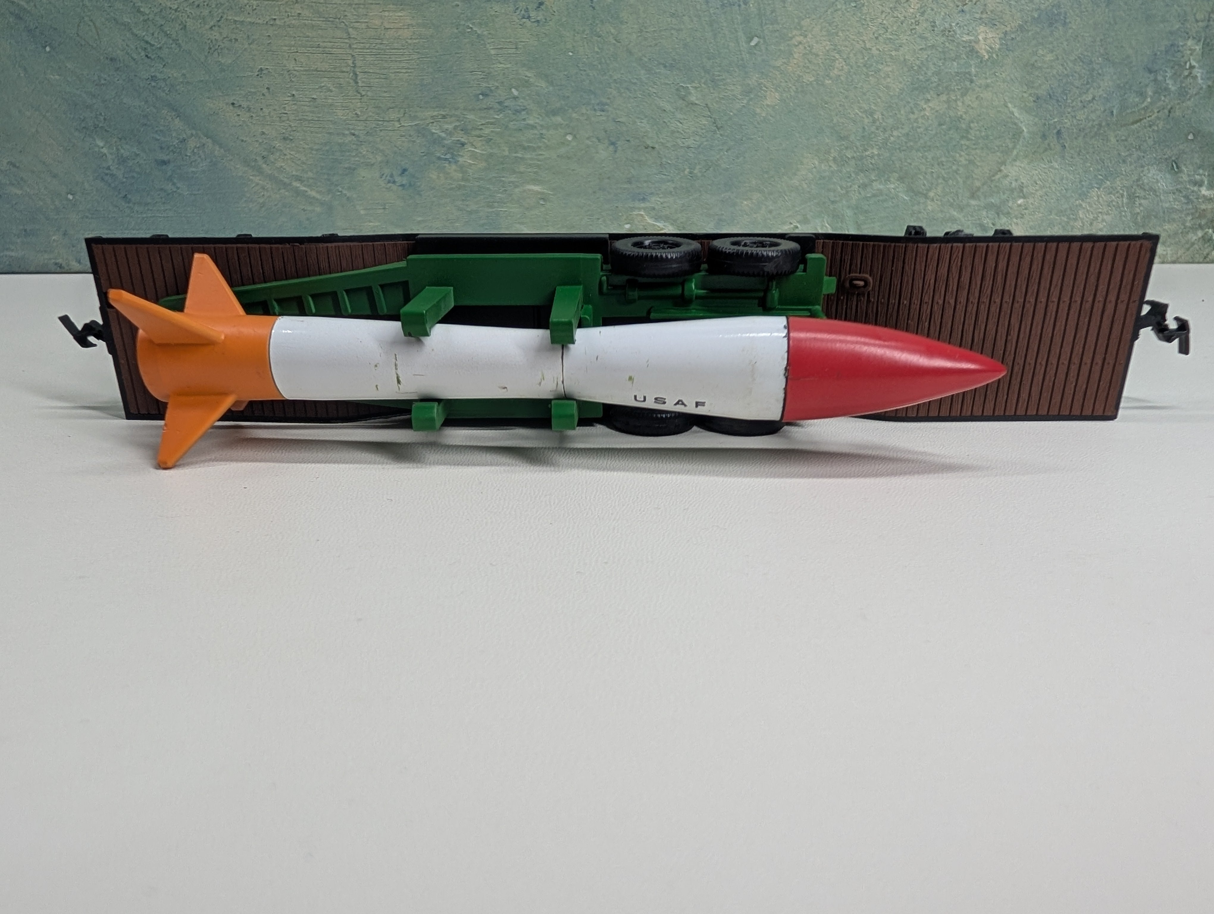 USED Bachmann HO Scale Center Depressed Flat Car w/ Rocket Load