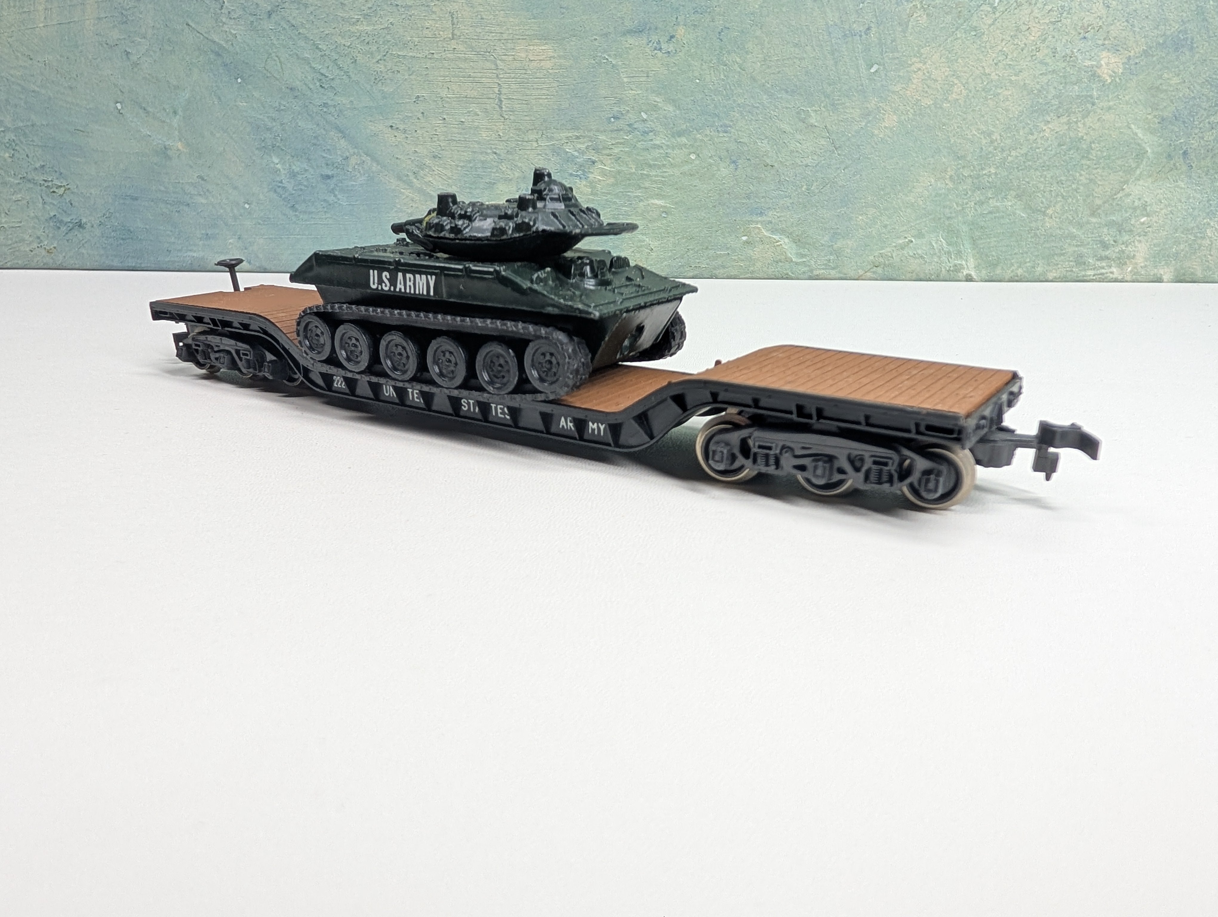 USED HO Scale Center Depressed Flat Car w/ Army Tank Car Load US Army 2220