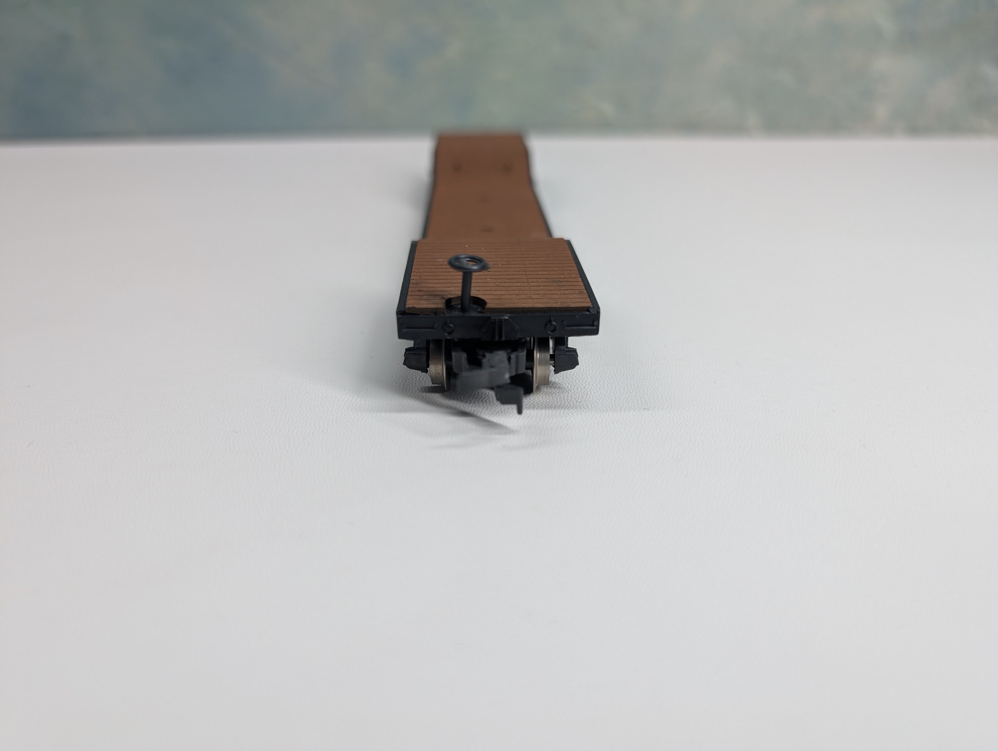 USED HO Scale Center Depressed Flat Car w/ Army Tank Car Load US Army 2220