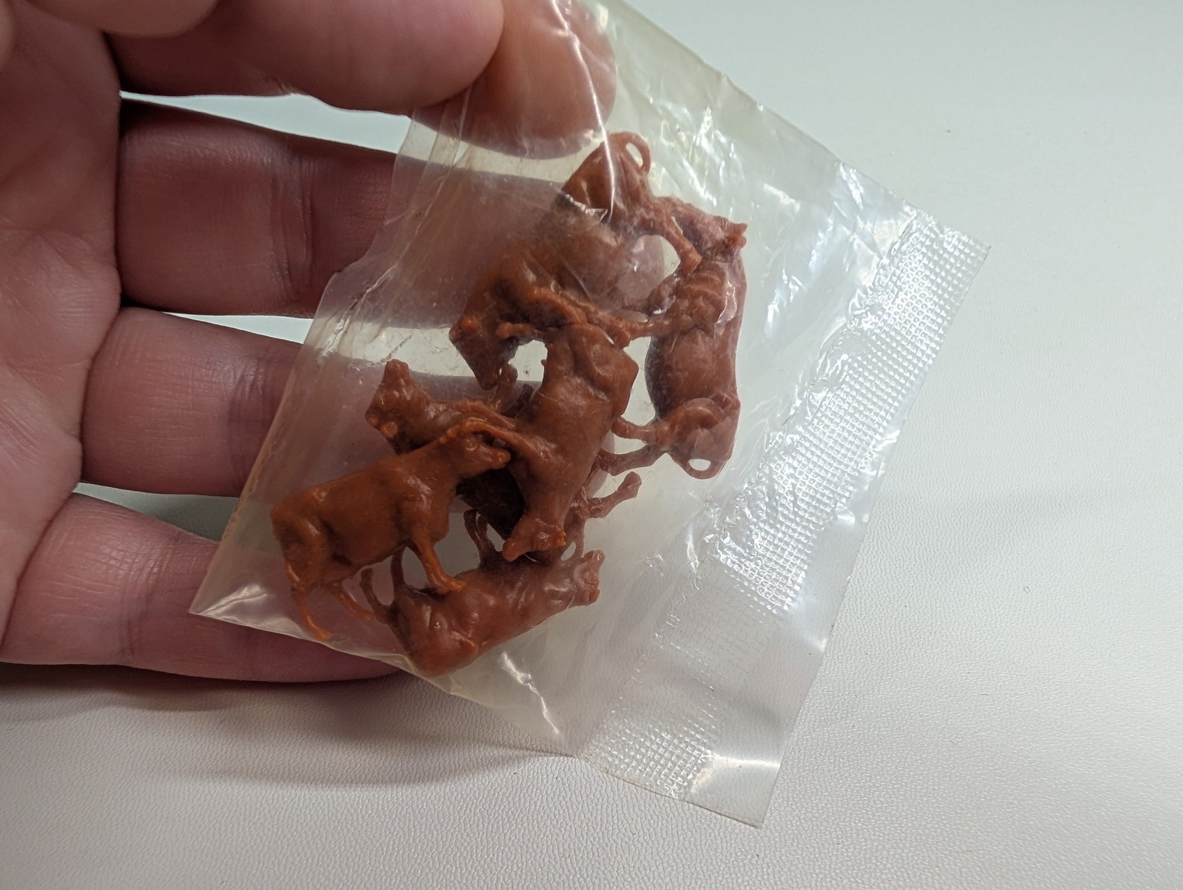 USED HO Scale Brown Cows (6 pcs)