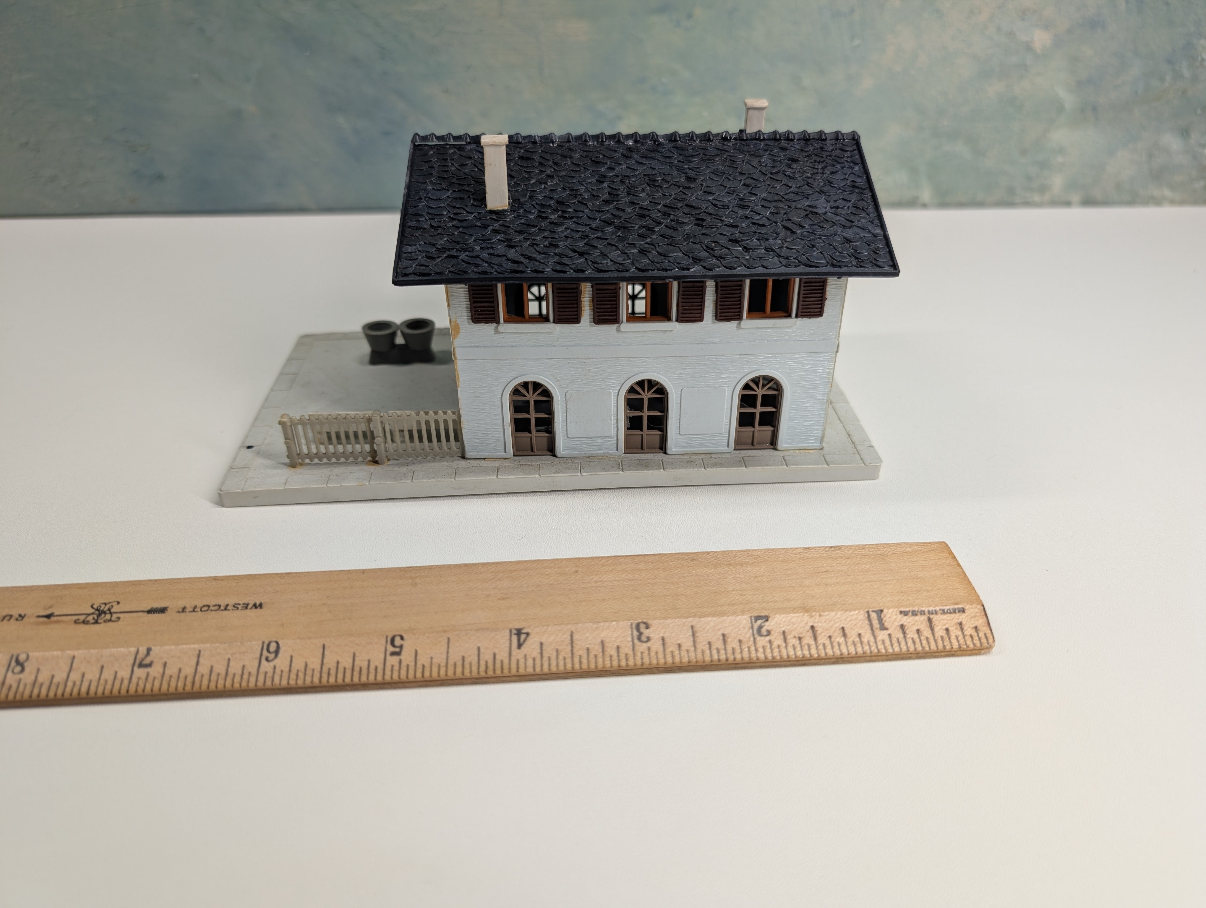 USED HO Scale Old Time Chapel