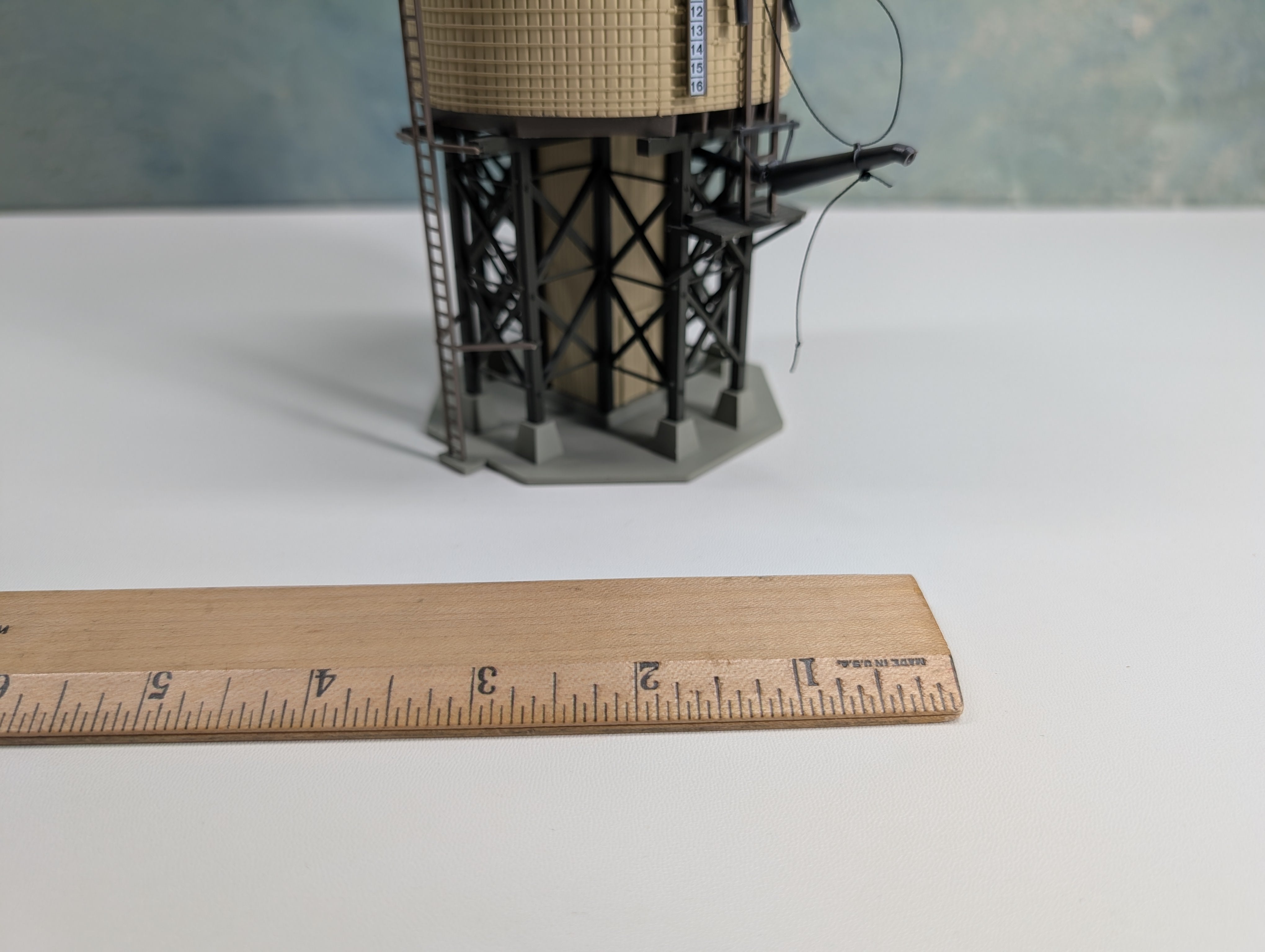 USED Walthers HO Scale Wood Water Tower Tank