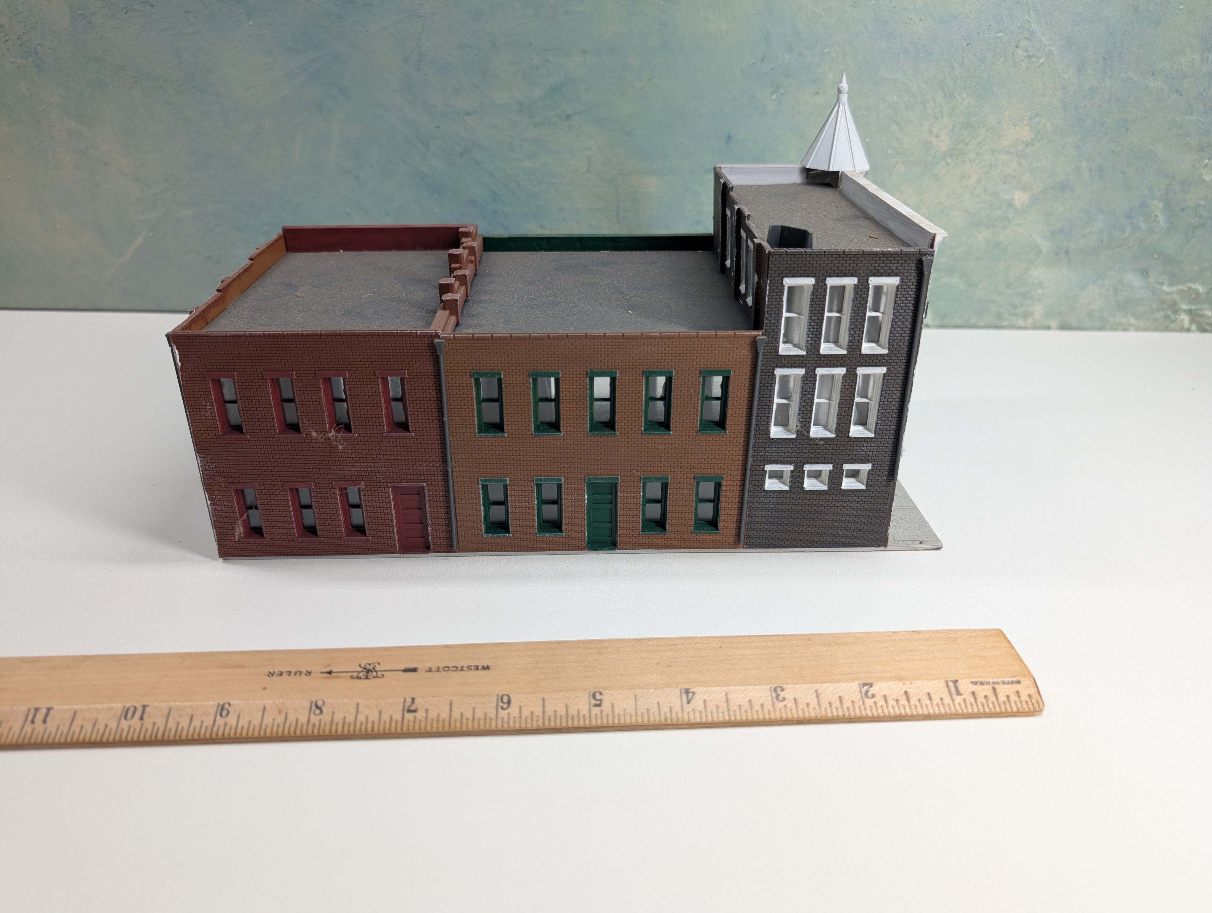 USED HO Scale Merchant's Row