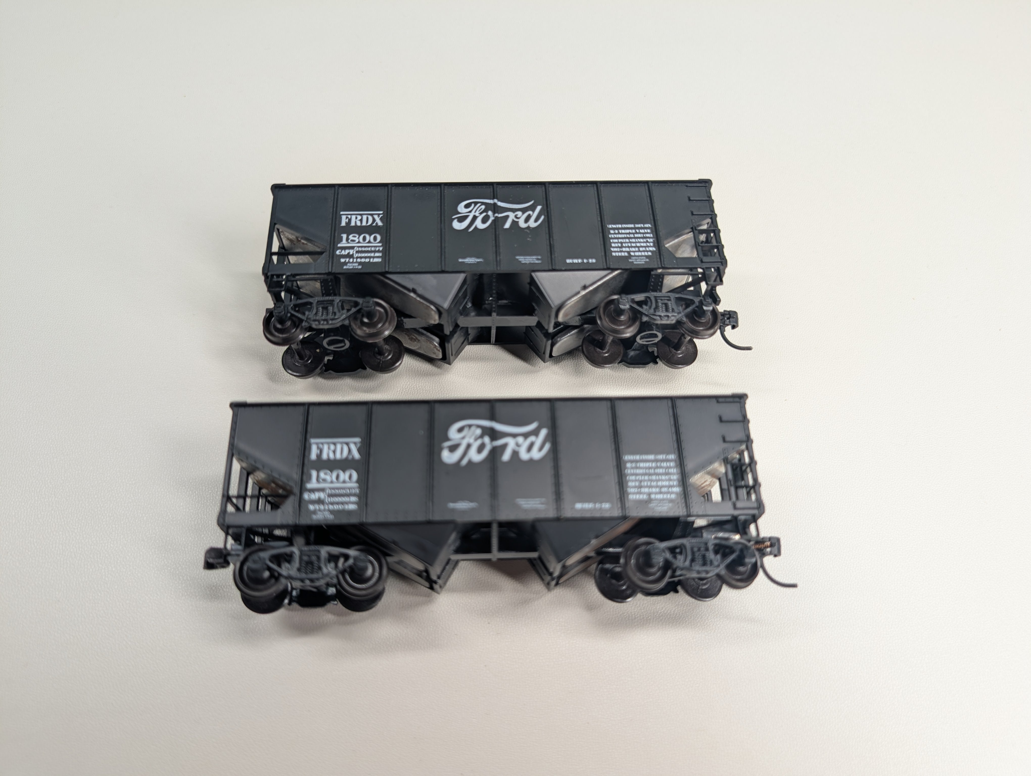 USED Accurail HO Scale 2 Bay Hopper Ford FRDX #1800 (2 pcs)