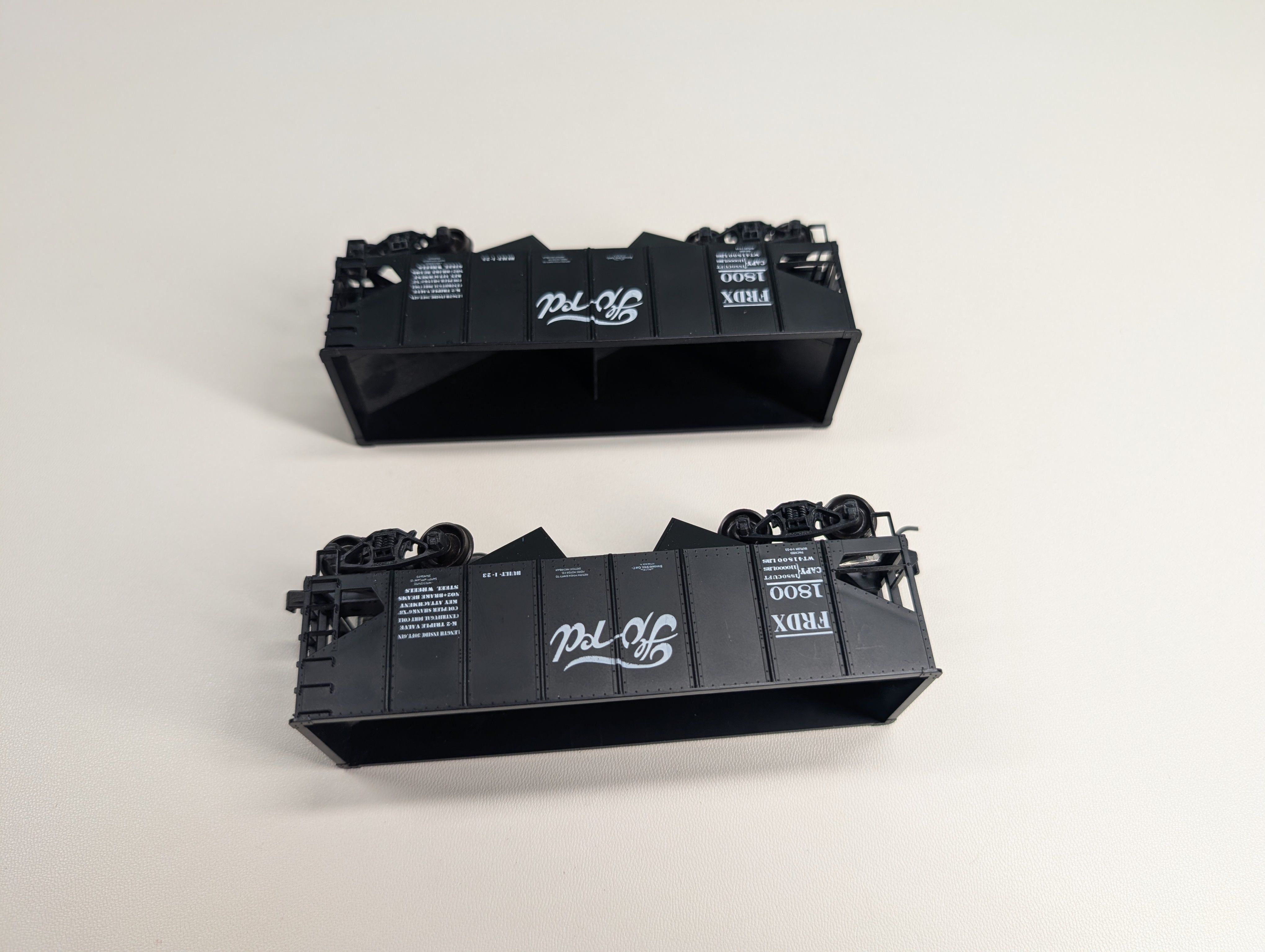 USED Accurail HO Scale 2 Bay Hopper Ford FRDX #1800 (2 pcs)