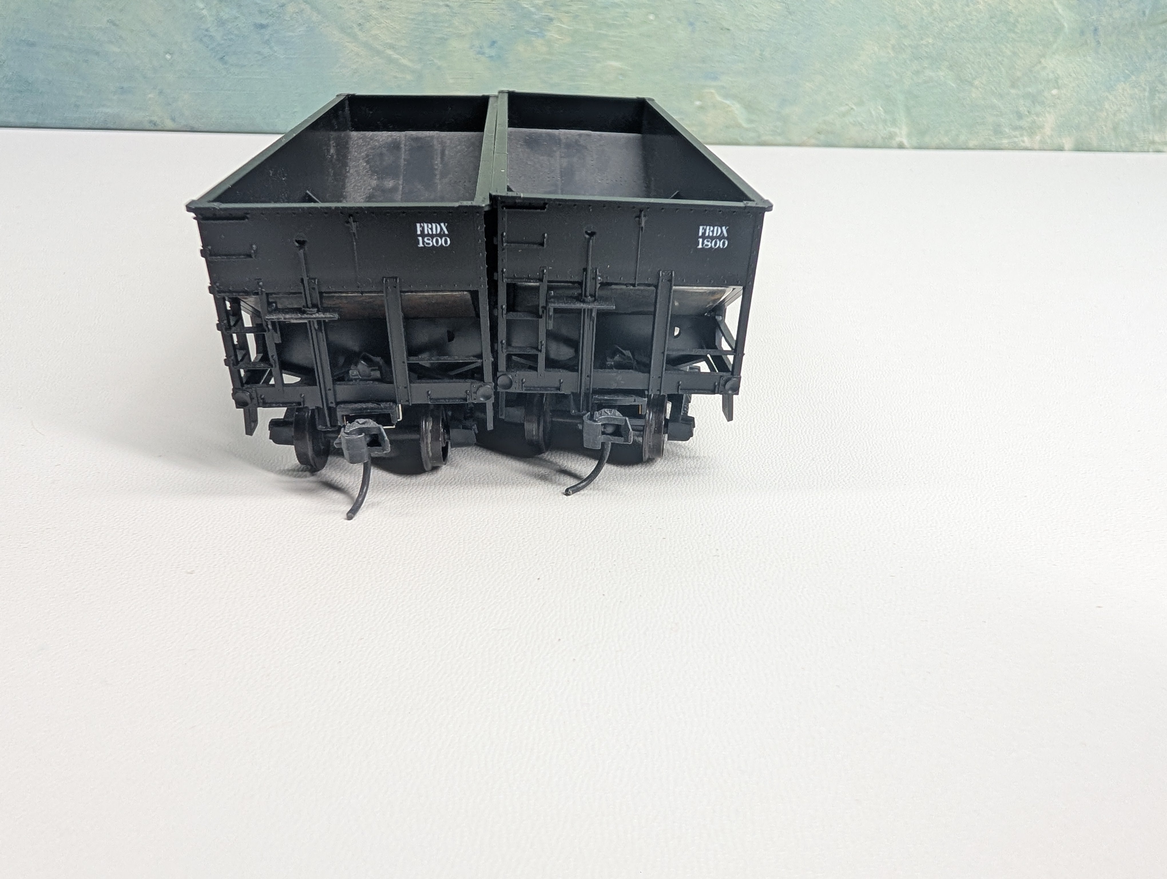 USED Accurail HO Scale 2 Bay Hopper Ford FRDX #1800 (2 pcs)
