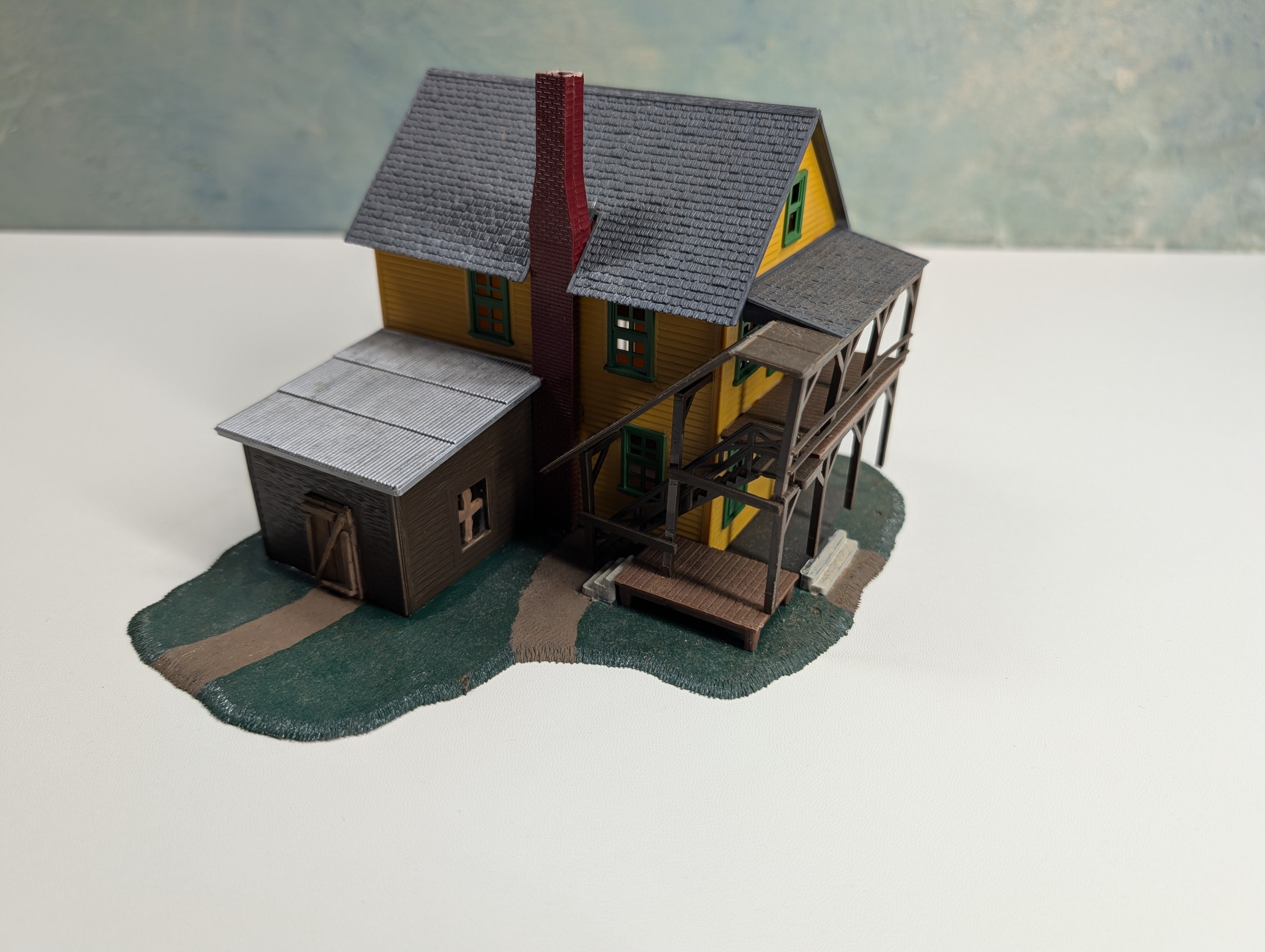 USED HO Scale Yellow House w/ Shed
