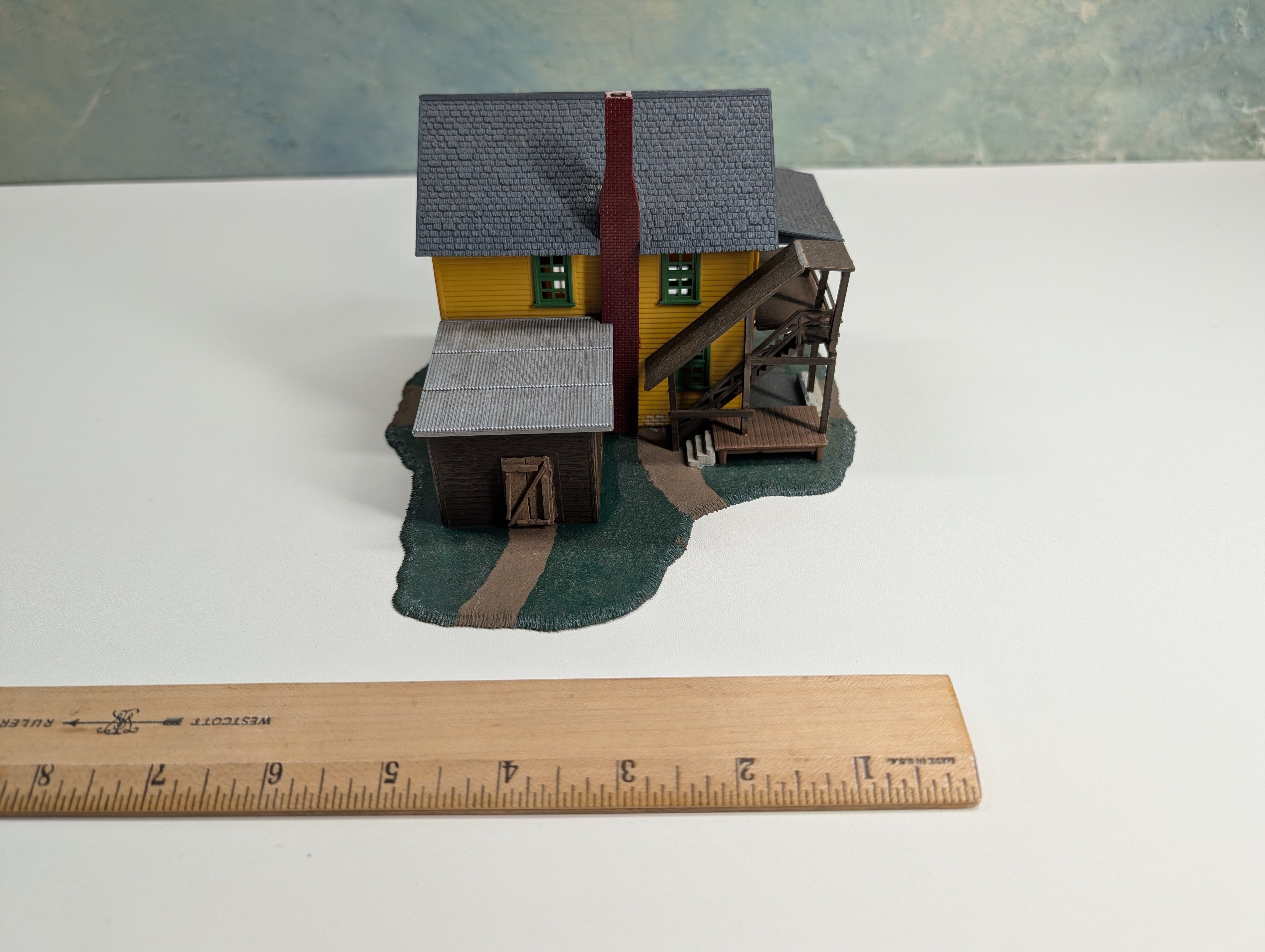 USED HO Scale Yellow House w/ Shed