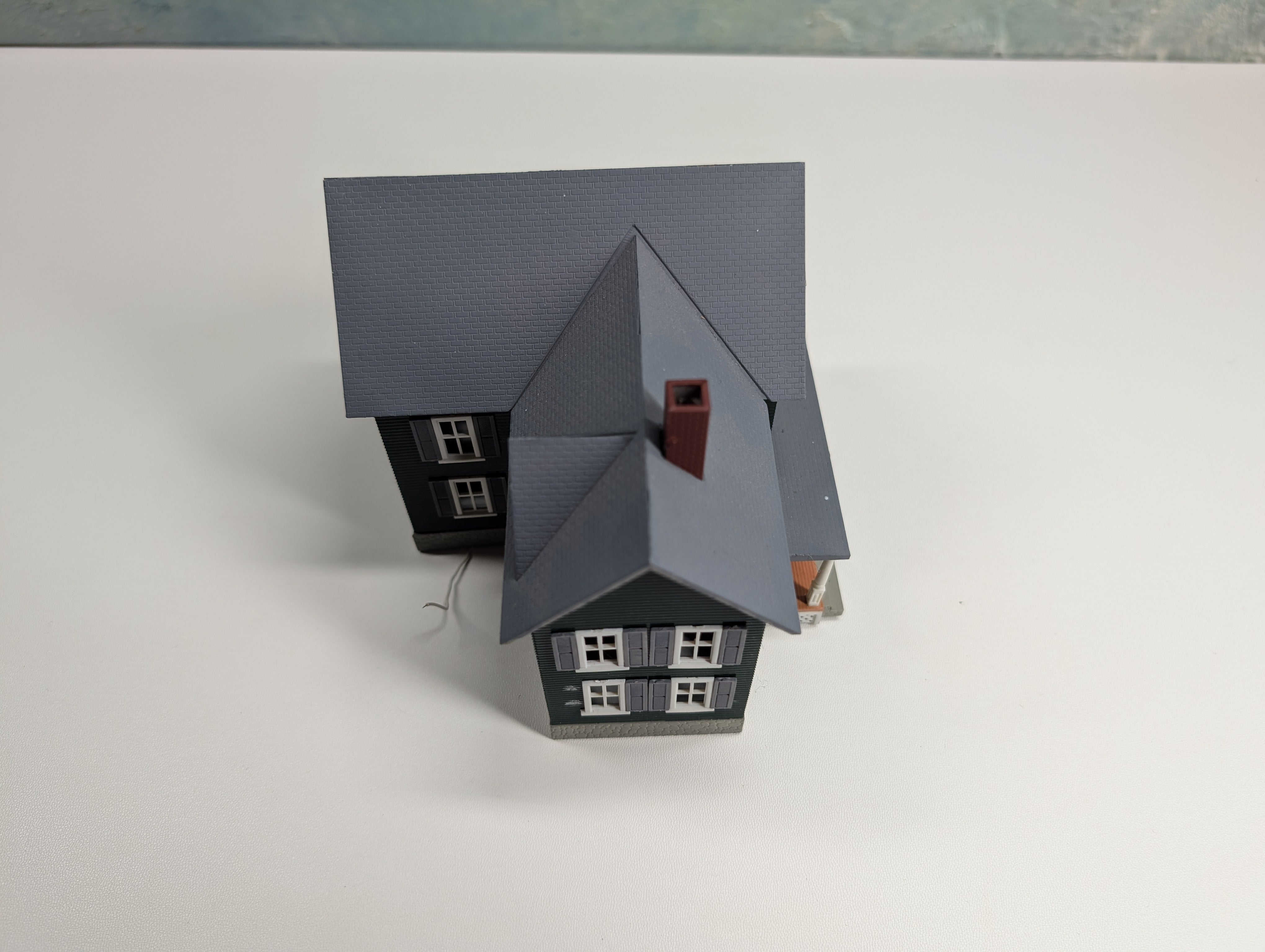 USED HO Scale Dark Green Farm House