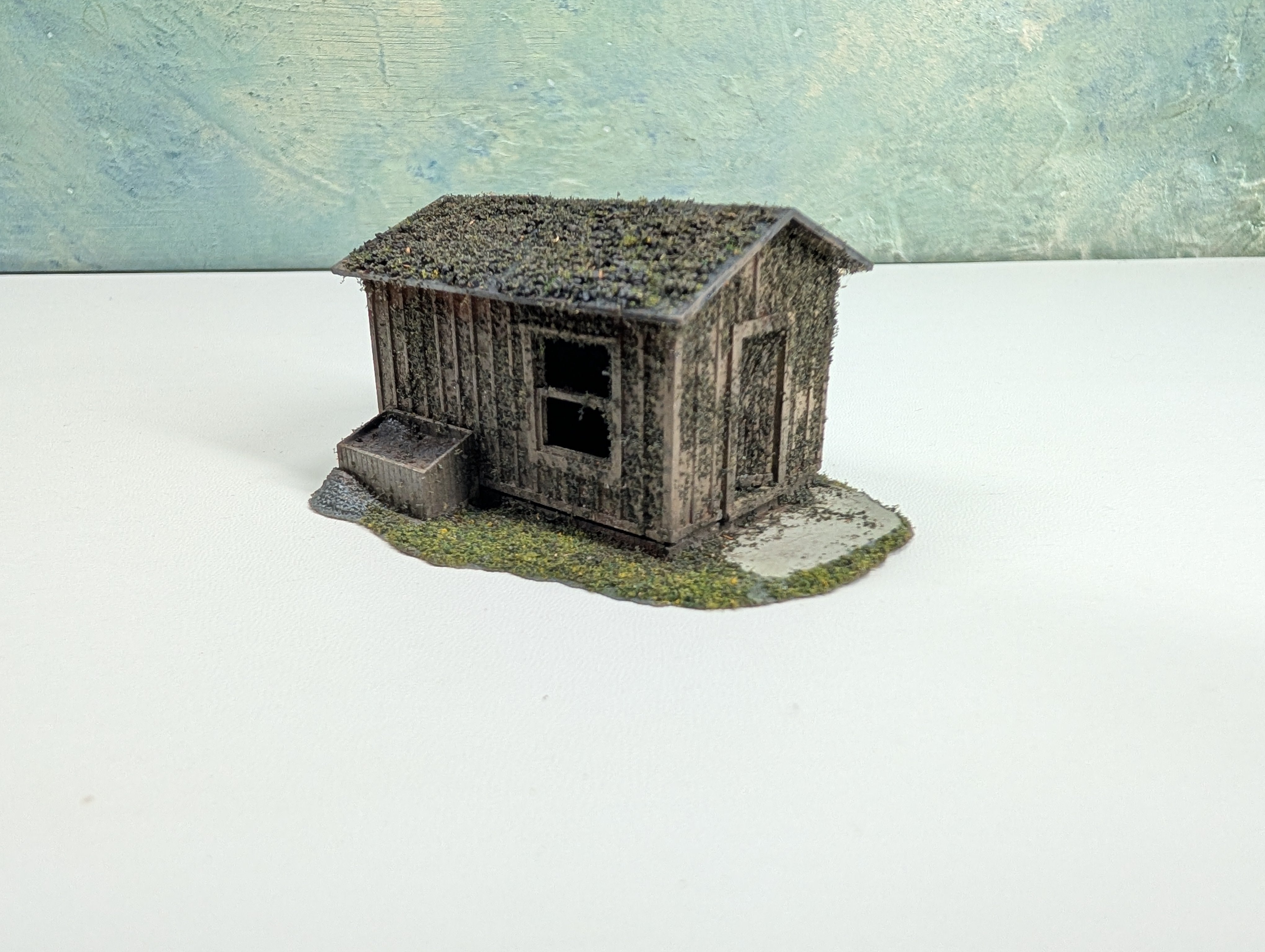 USED HO Scale Shanty, Weathered w/ Greenery