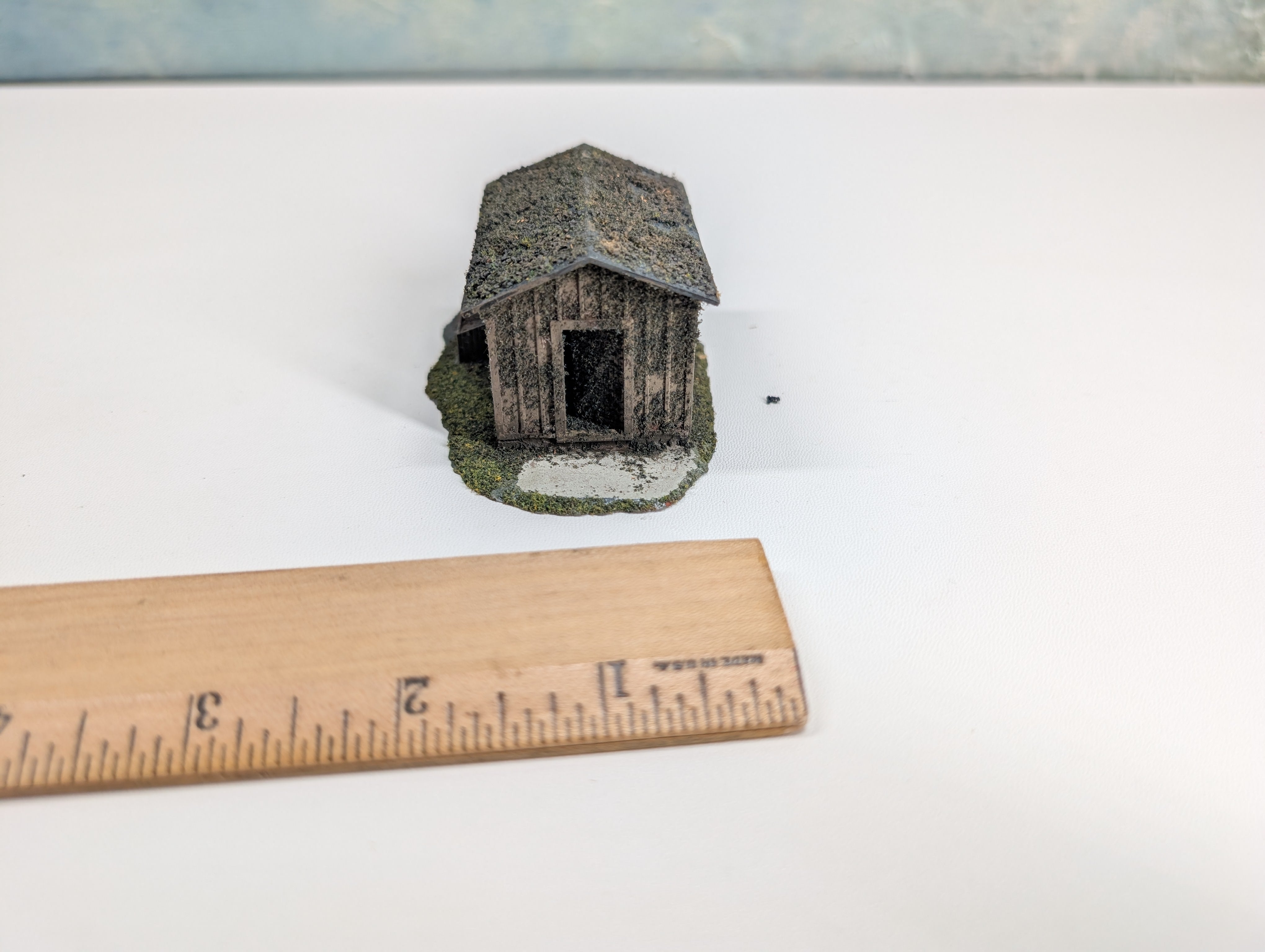USED HO Scale Shanty, Weathered w/ Greenery
