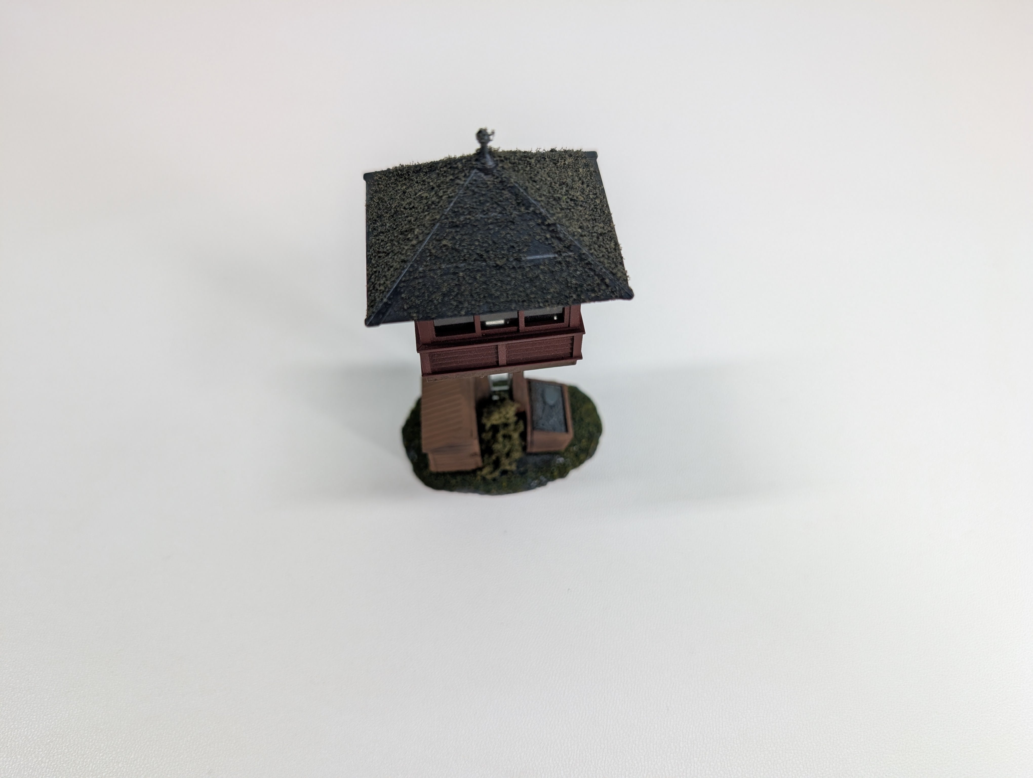 USED HO Scale Elevated Gate Tower w/ Greenery