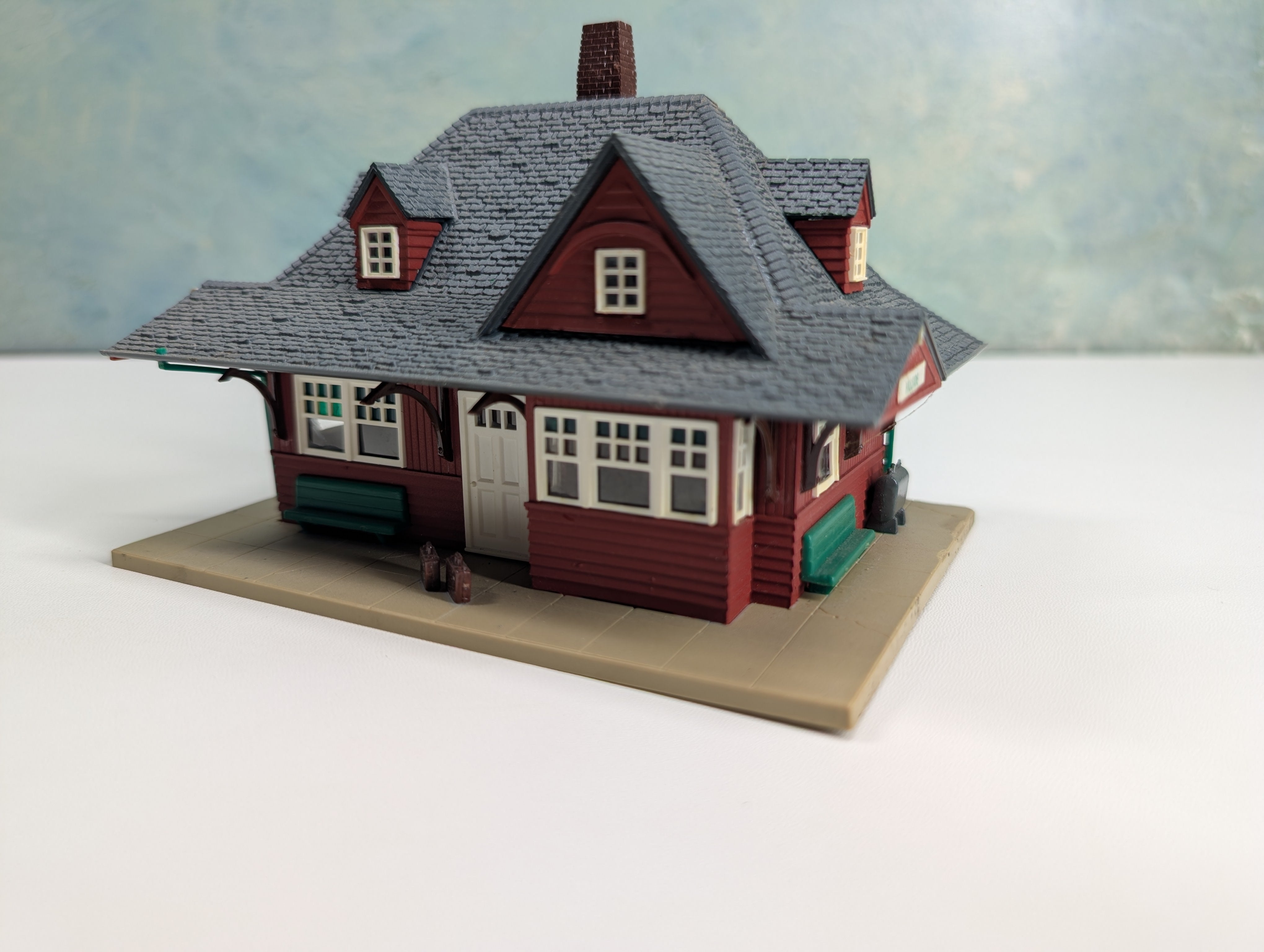 USED HO Scale Hillside Railroad Station